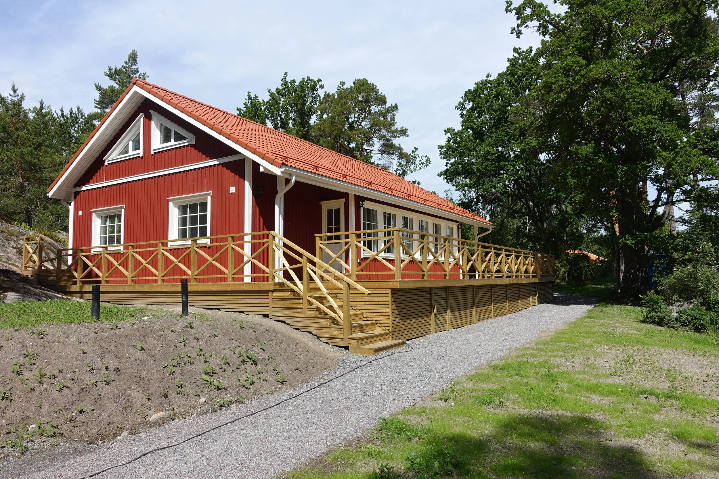 Rootsi paaris-suvemaja, mööbli projekteerimine ja interjöör, ehituse peatöövõtt võtmed kätte, 