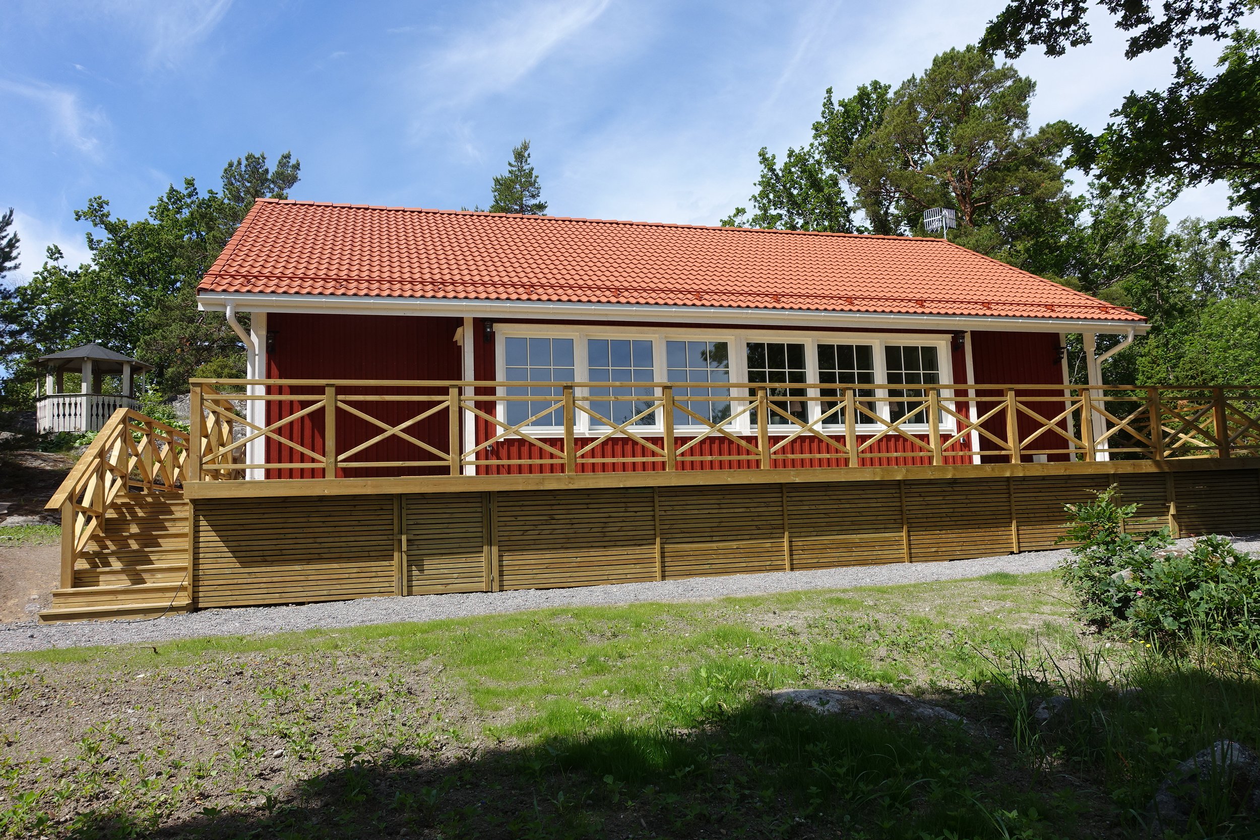 Rootsi paaris-suvemaja, mööbli projekteerimine ja interjöör, ehituse peatöövõtt võtmed kätte, 