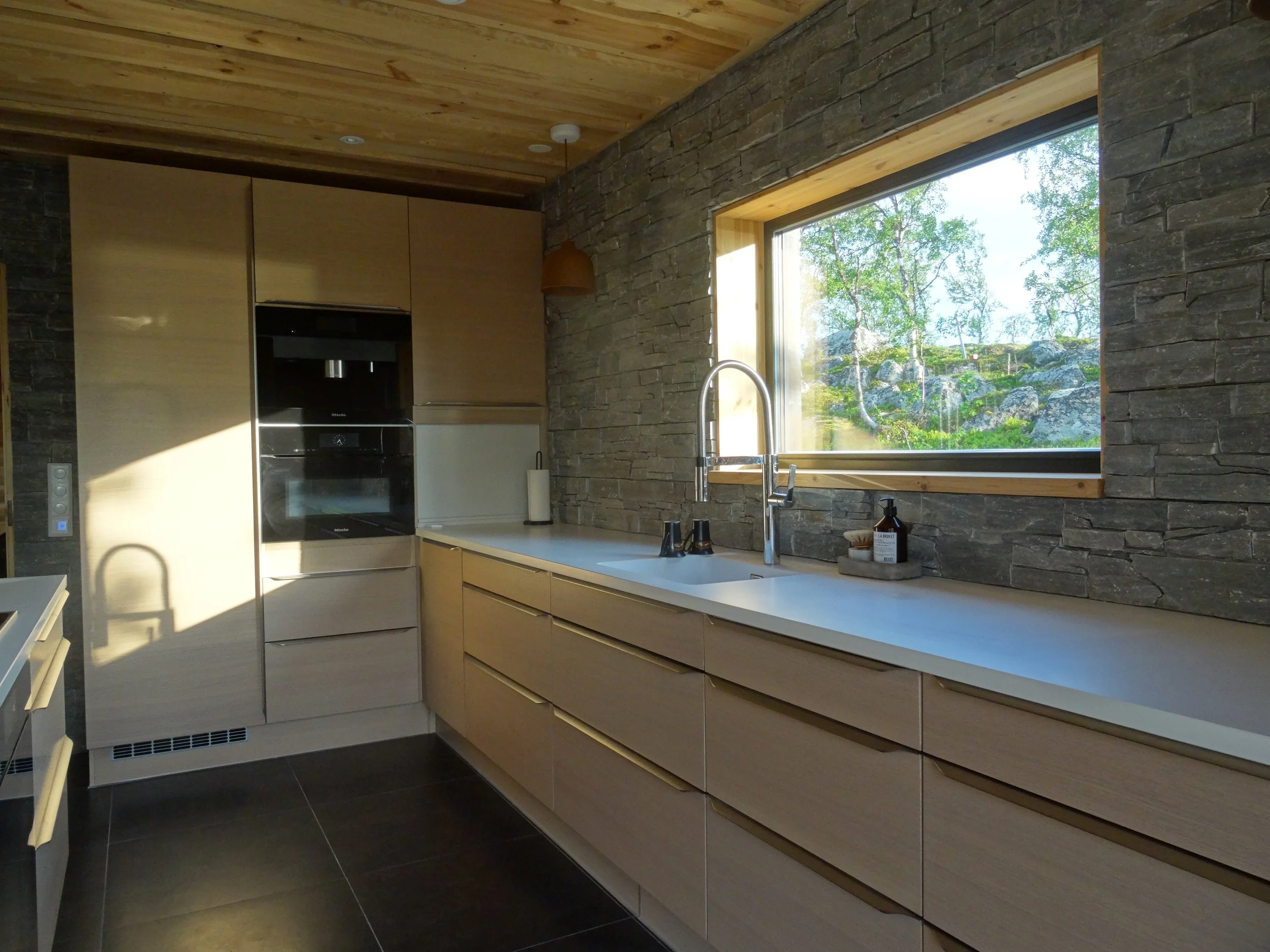 Kilpisjärvi suvila juurdeehitus, ehituse peatöövõtt võtmed kätte, interjöör