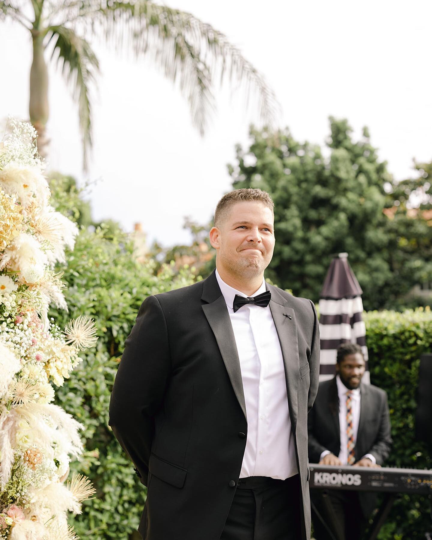 That first eye contact at the ceremony is so sweet!
&bull;
📸: @theauthenticstorytellers 
Coordination: @foreverenchantedevents 
💐: @nicoleburbankevents 
HMU: @perettihill