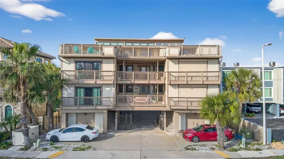 SA - 19010 Gulf Blvd Unit 101  .webp