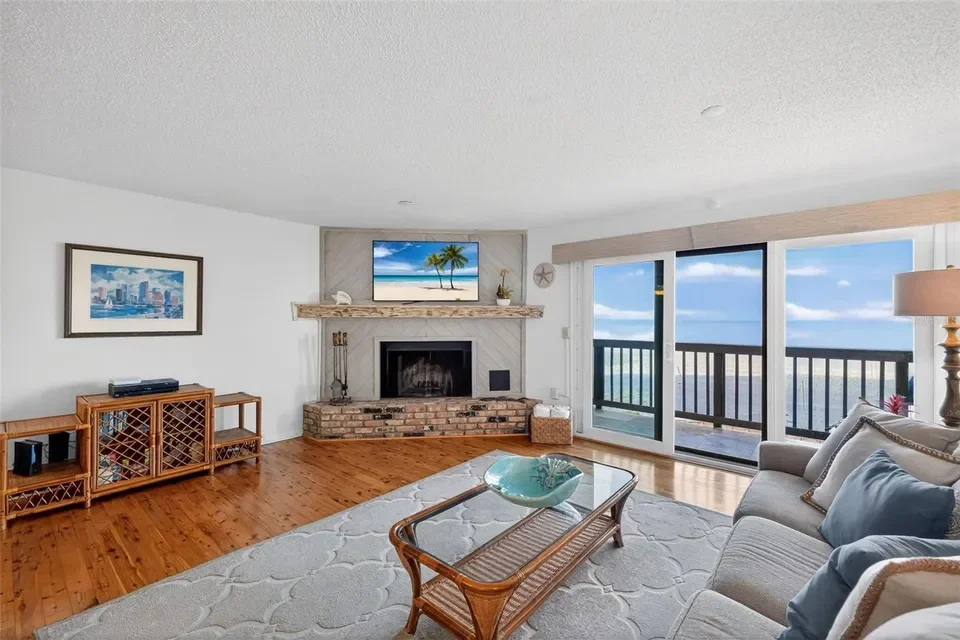 SA - 19010 Gulf Blvd Unit 101 4.webp