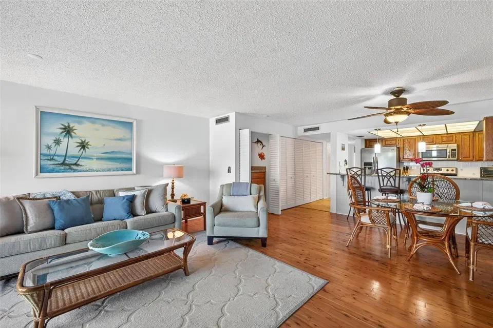 SA - 19010 Gulf Blvd Unit 101  6.webp