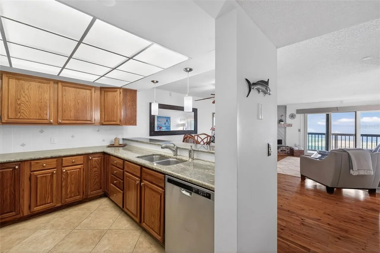 SA - 19010 Gulf Blvd Unit 101 8.webp