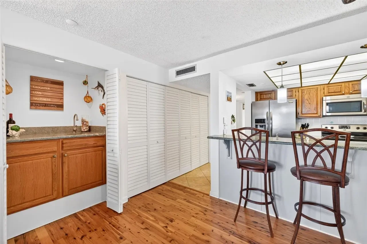 SA - 19010 Gulf Blvd Unit 101 9.webp