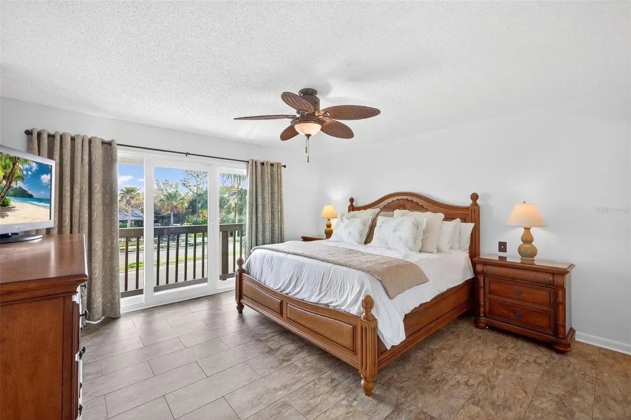 SA - 19010 Gulf Blvd Unit 101 10.webp