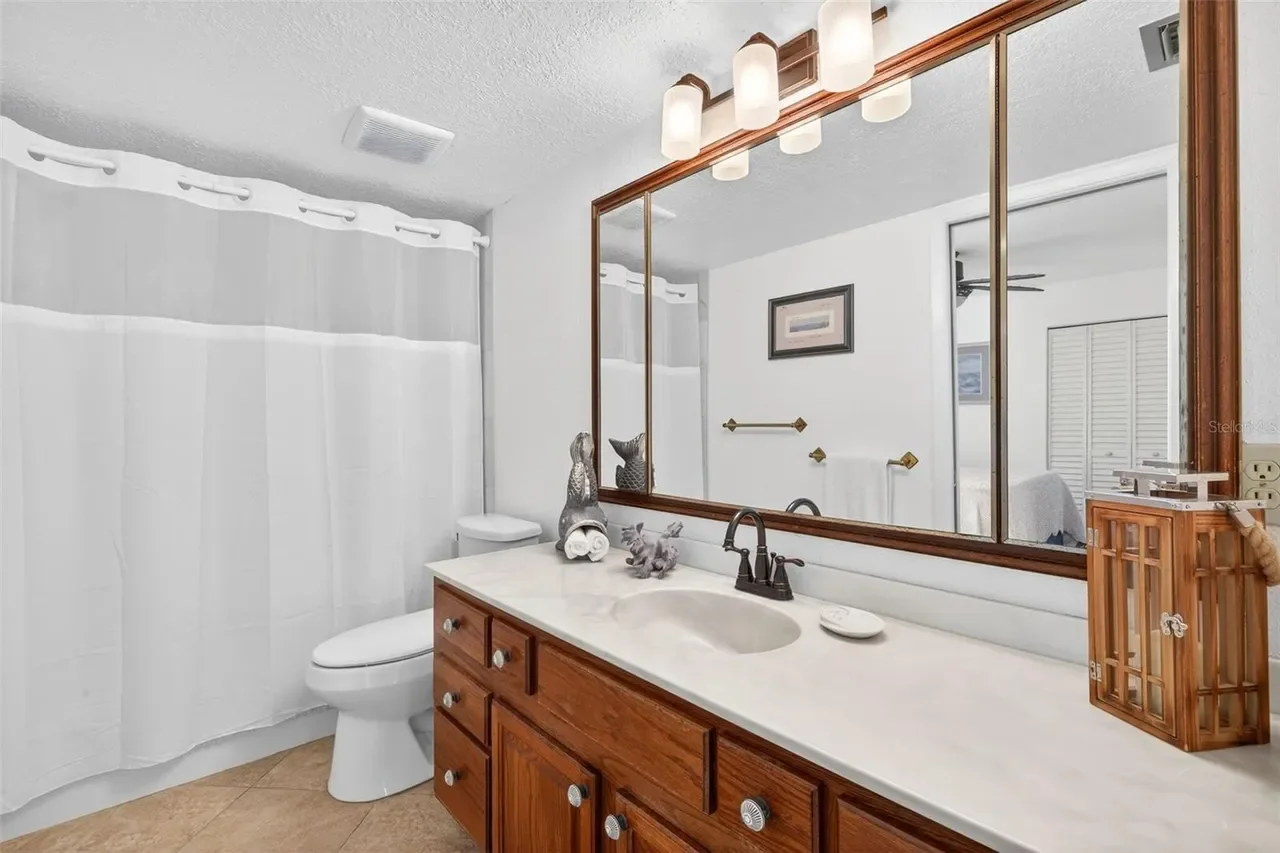 SA - 19010 Gulf Blvd Unit 101 13.webp