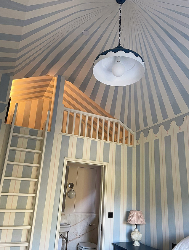 Meg_bosacwen_Todhunter_Earl - London.png