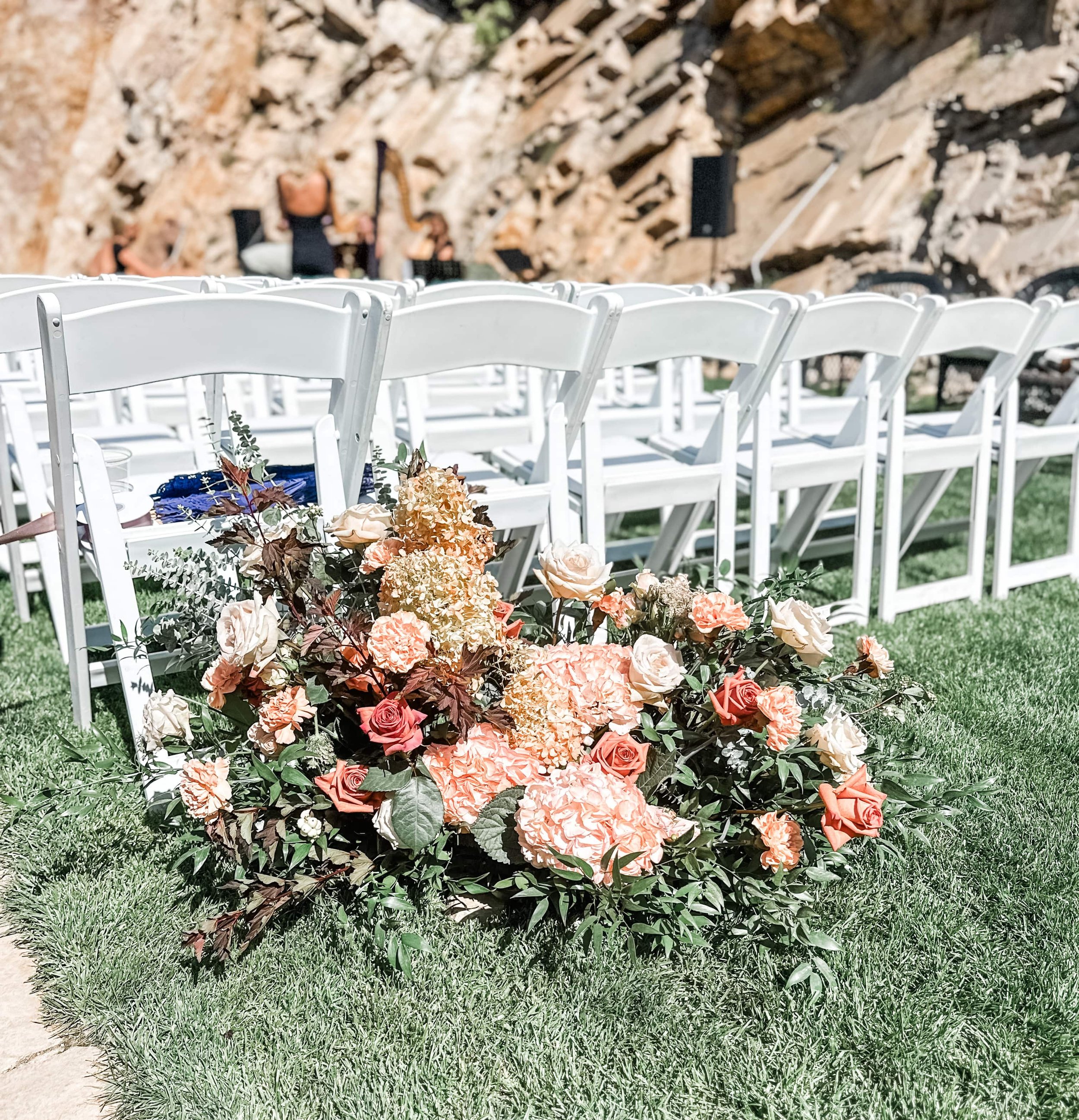 Louland Falls Wedding Isle Arrangment