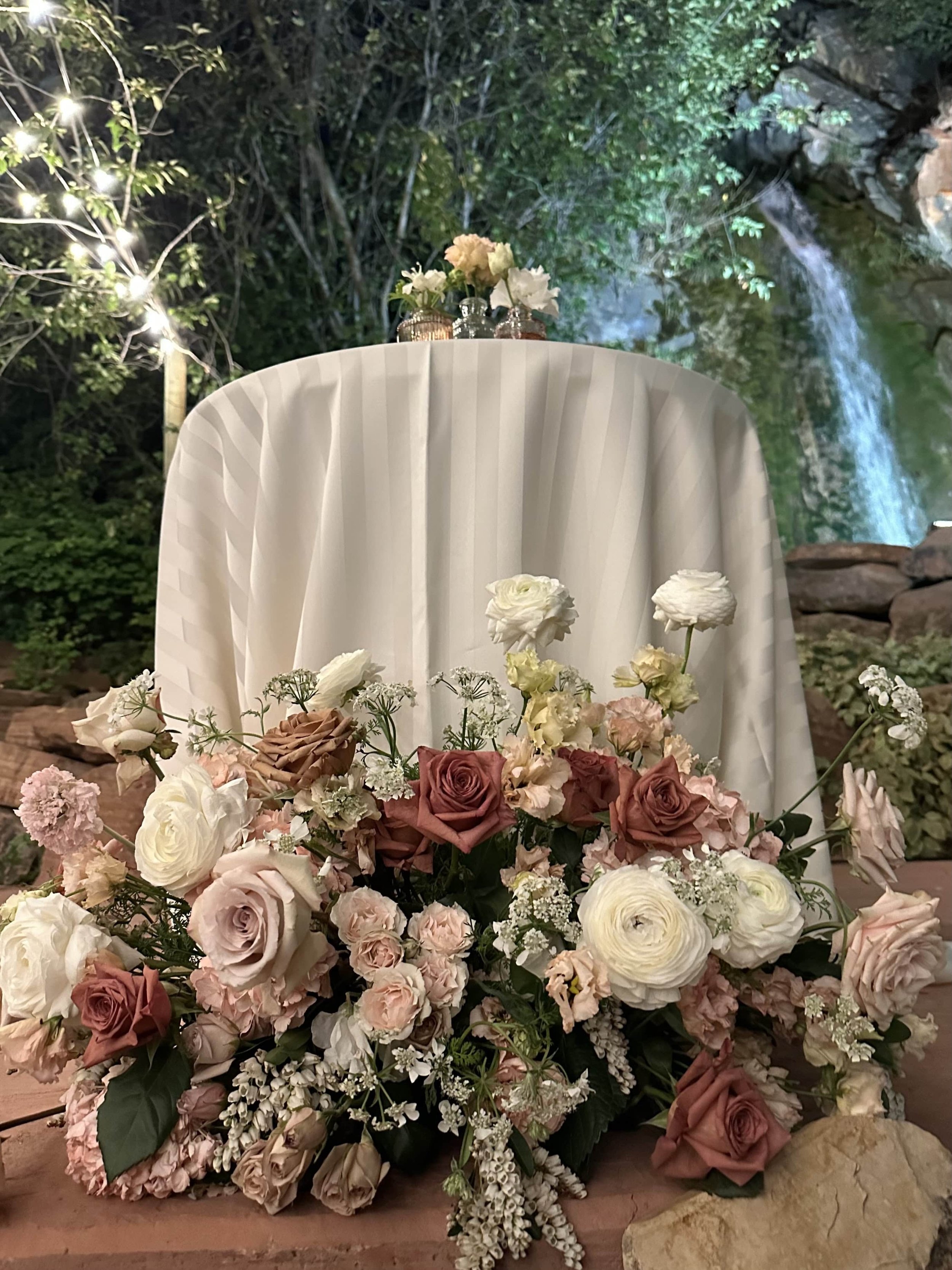Louland Falls Wedding Sweetheart Table