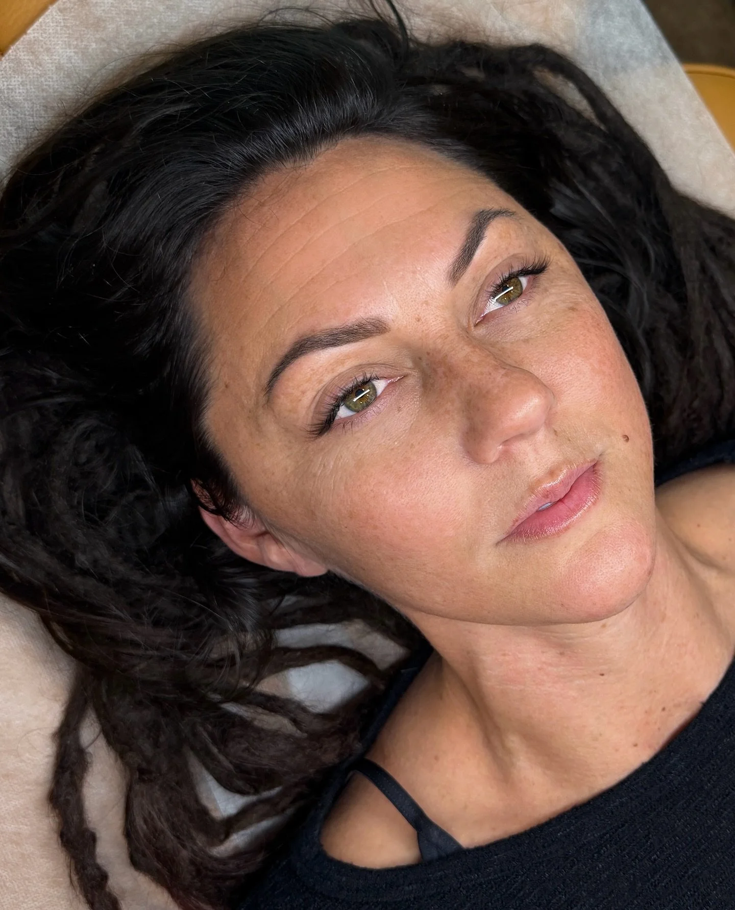 1st pic! 📸 healed
2nd pic! 📸 touched up!!

She wanted a bit darker. Darker doesnt mean &lsquo;blocky&rsquo; or &lsquo;heavy&rsquo; it means TONE! Permanent brows should heal delicately with ALL colors. If you ask for a darker color, i will choose a