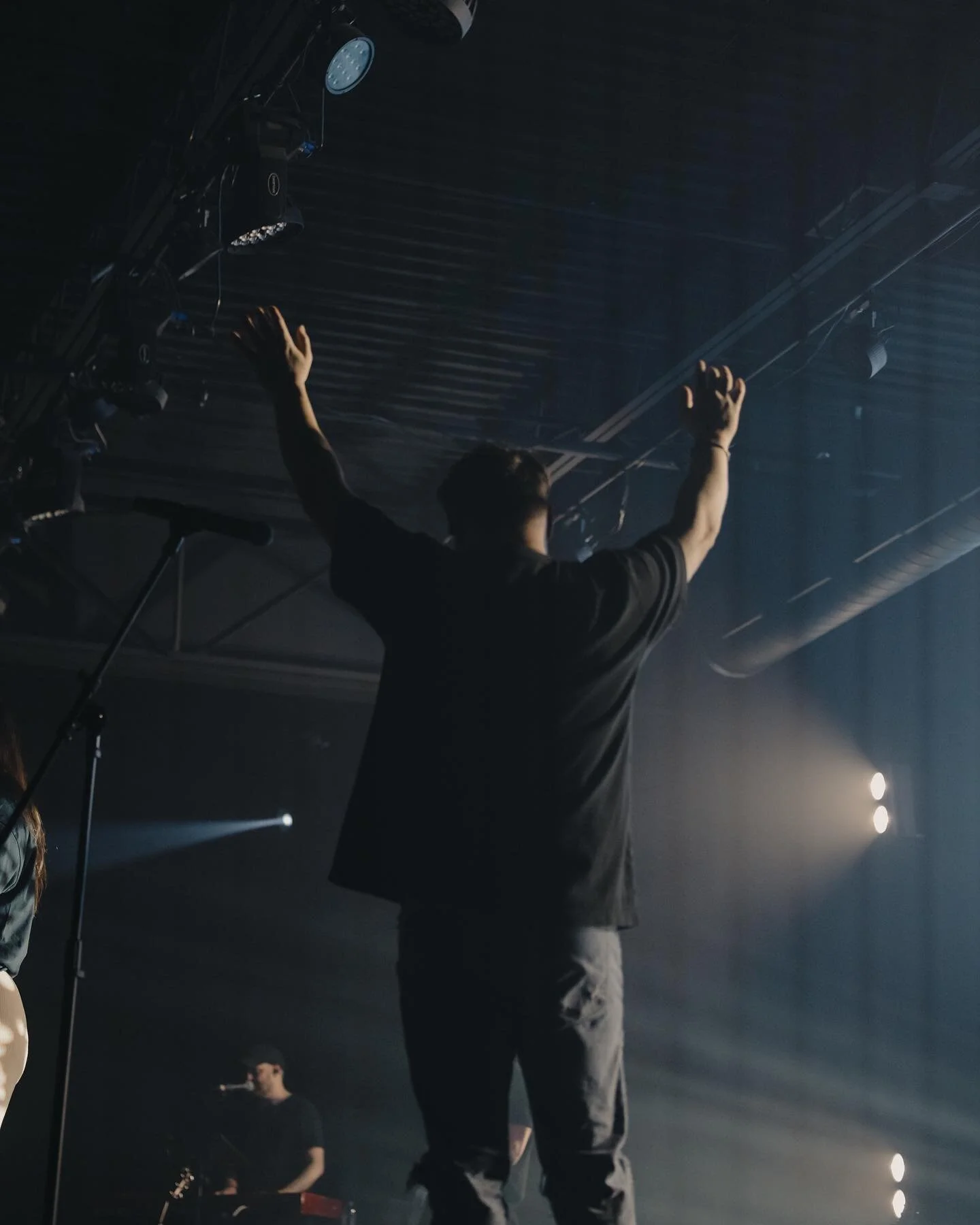 Last stop tonight on the Church Tour &mdash; Evansville, IN ⛪️🖤

Get your tix at the link in our bio!