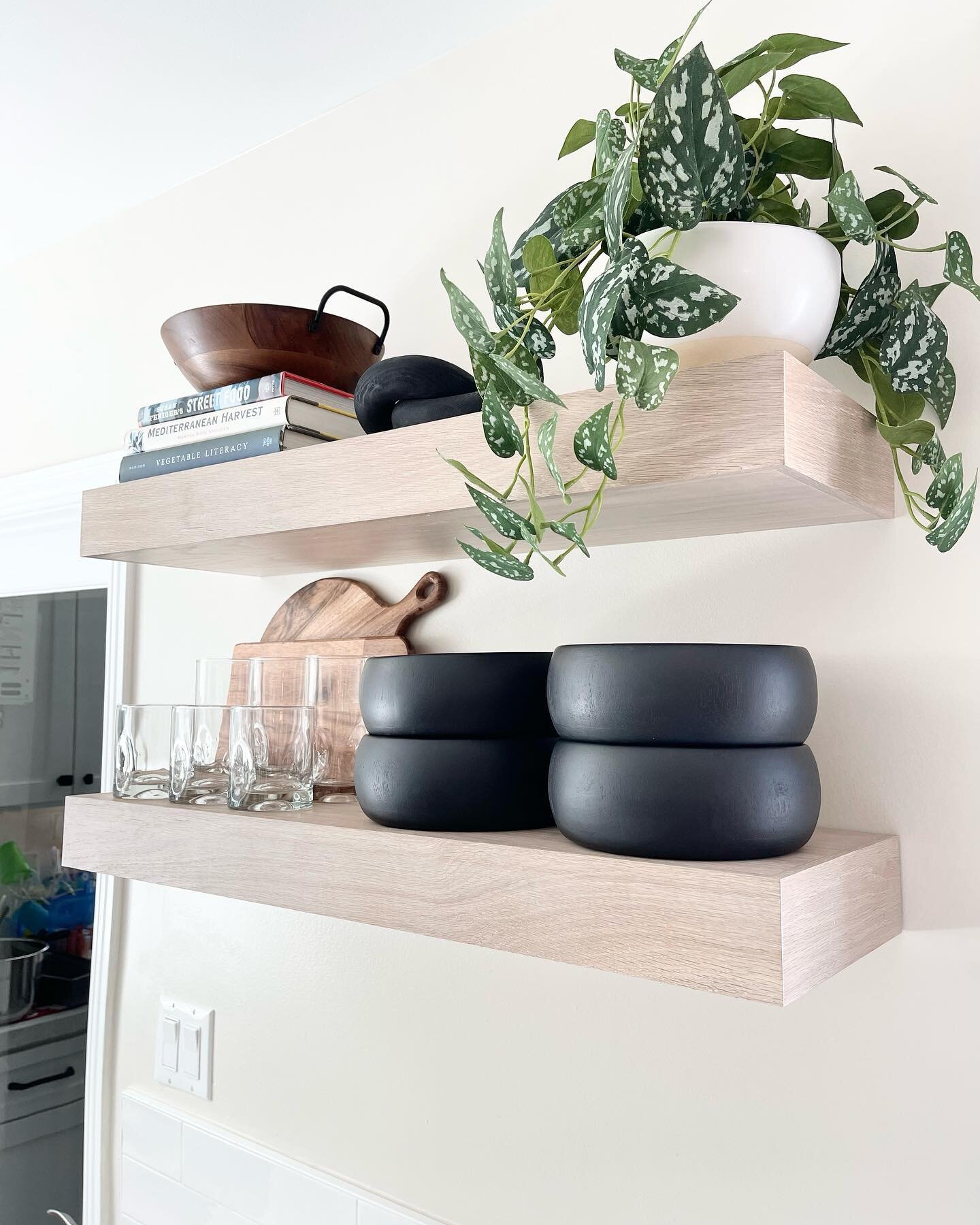 // STYLE TIP // Want to add a little life and personality to your home? Add some floating shelves!

Floating shelves are stylish, comes in various sizes, requires no floor space &amp; relatively affordable. 💃🏽

SWIPE ➡️ to see how these spaces were