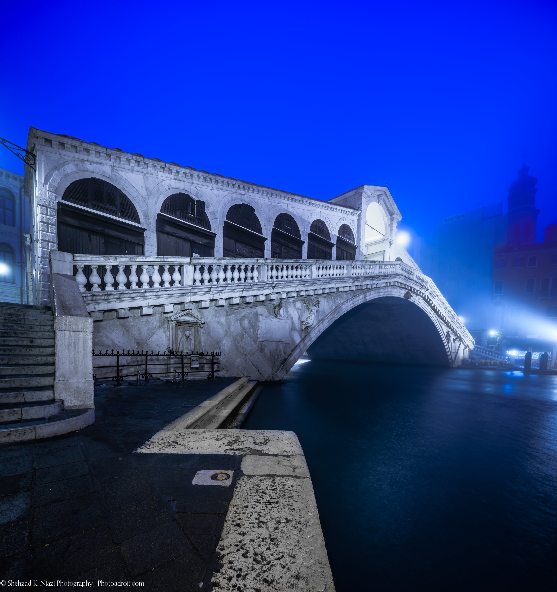 Rialto Bridge on the Grand canal of Venice Italy at Dawn.jpg