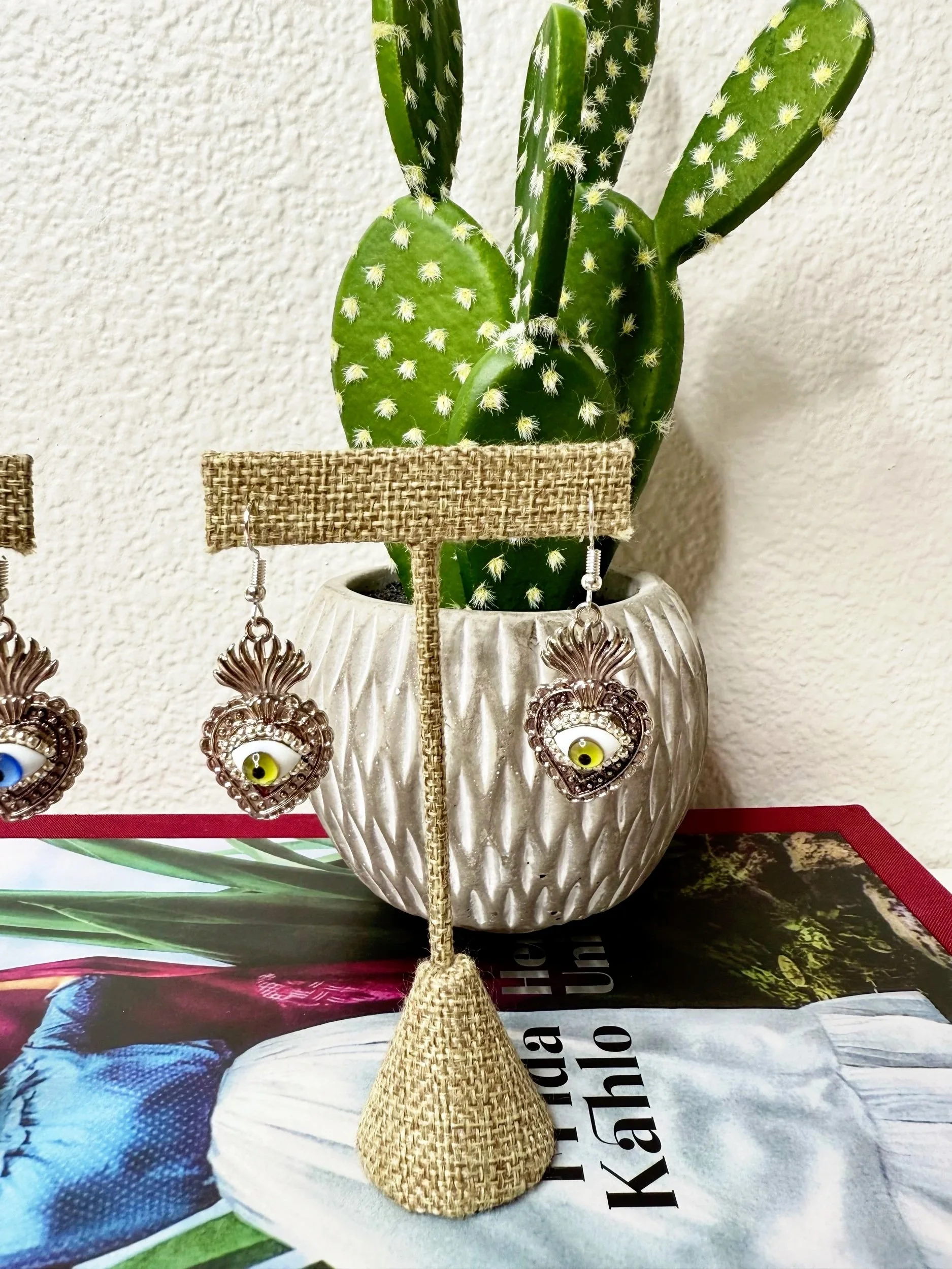 OJITOS SAGRADAO CORAZON EARRINGS