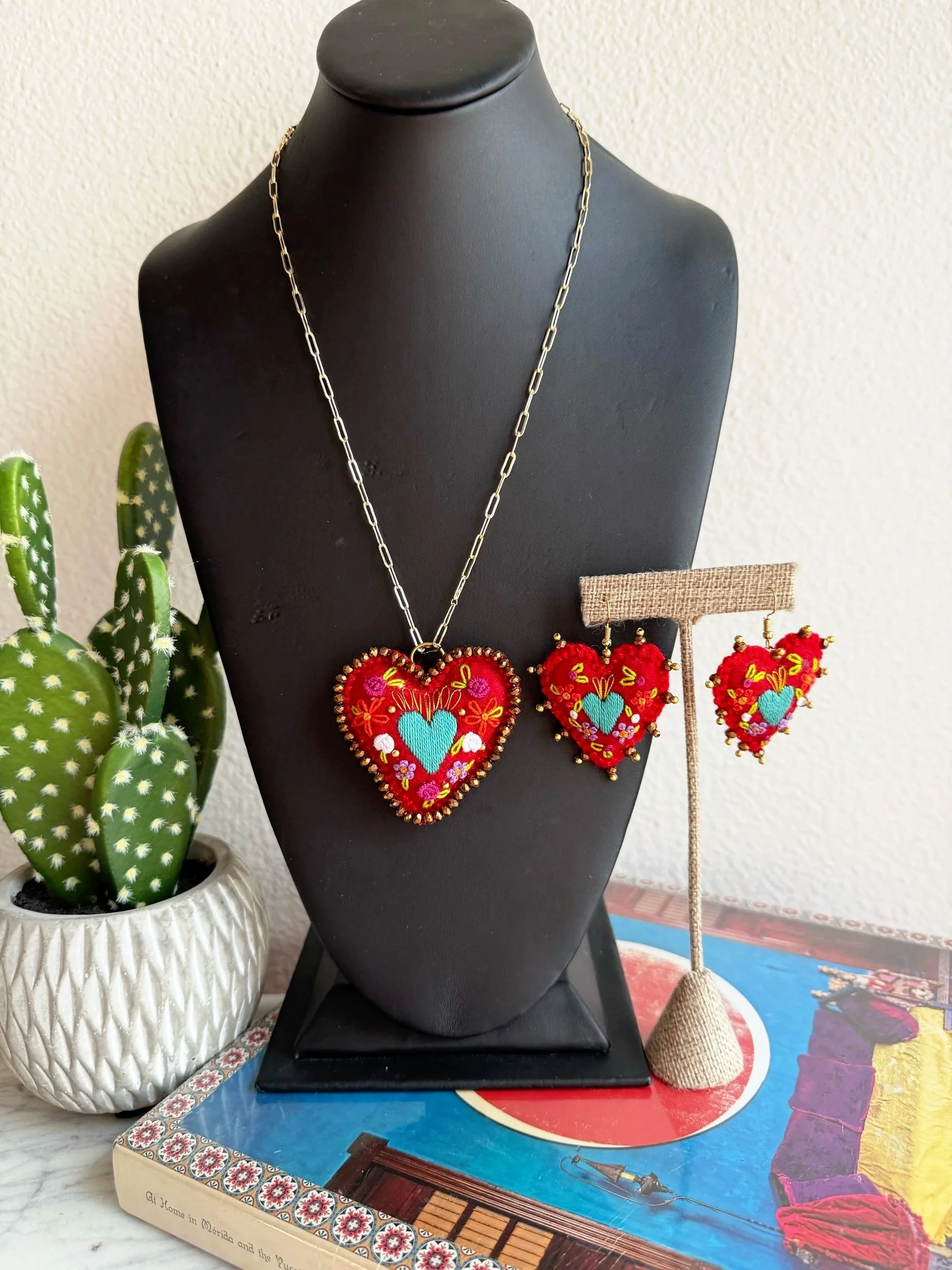 VIVA LA VIDA EMBROIDERED NECKLACE SET