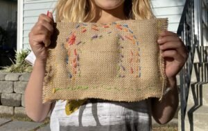 burlap sewing for kids. yarn, burlap pieces and kid plastic sewing needles.