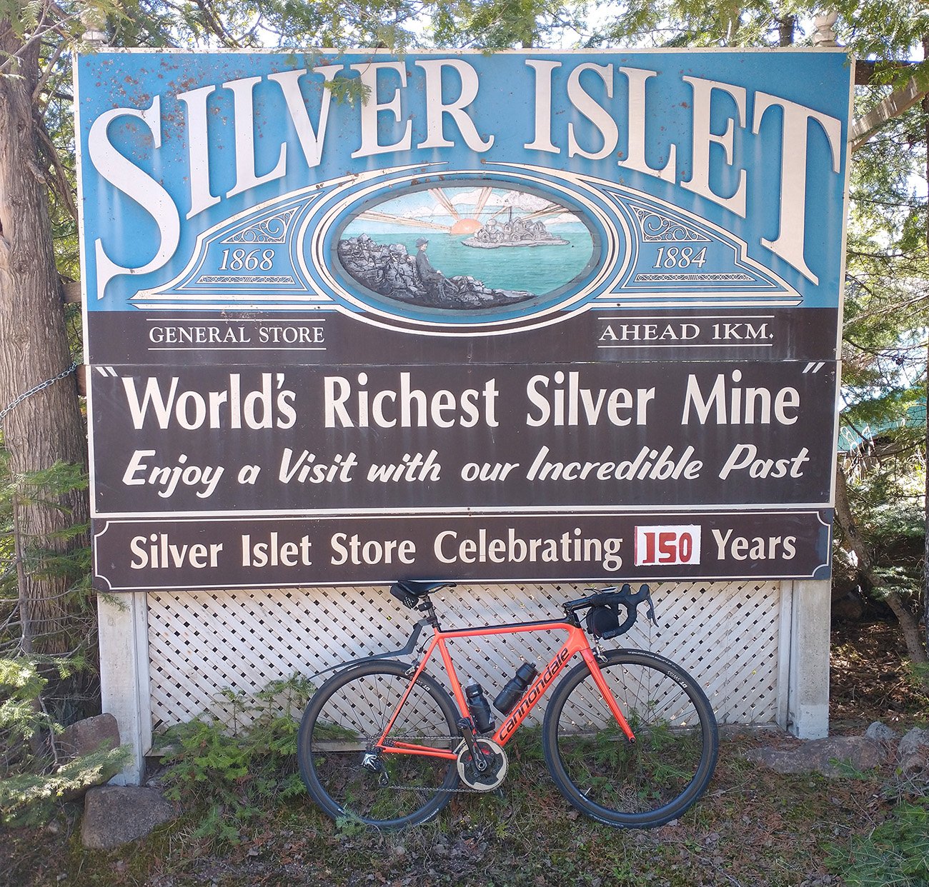 At the tip of the peninsula you read the tiny town of Silver Islet. There was no "World's Biggest Silver Nugget".