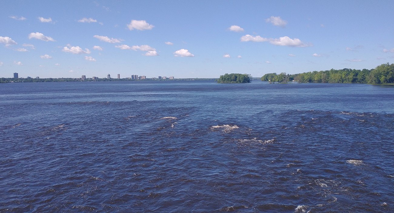 View of the Ottawa river from the Champlain bridge.