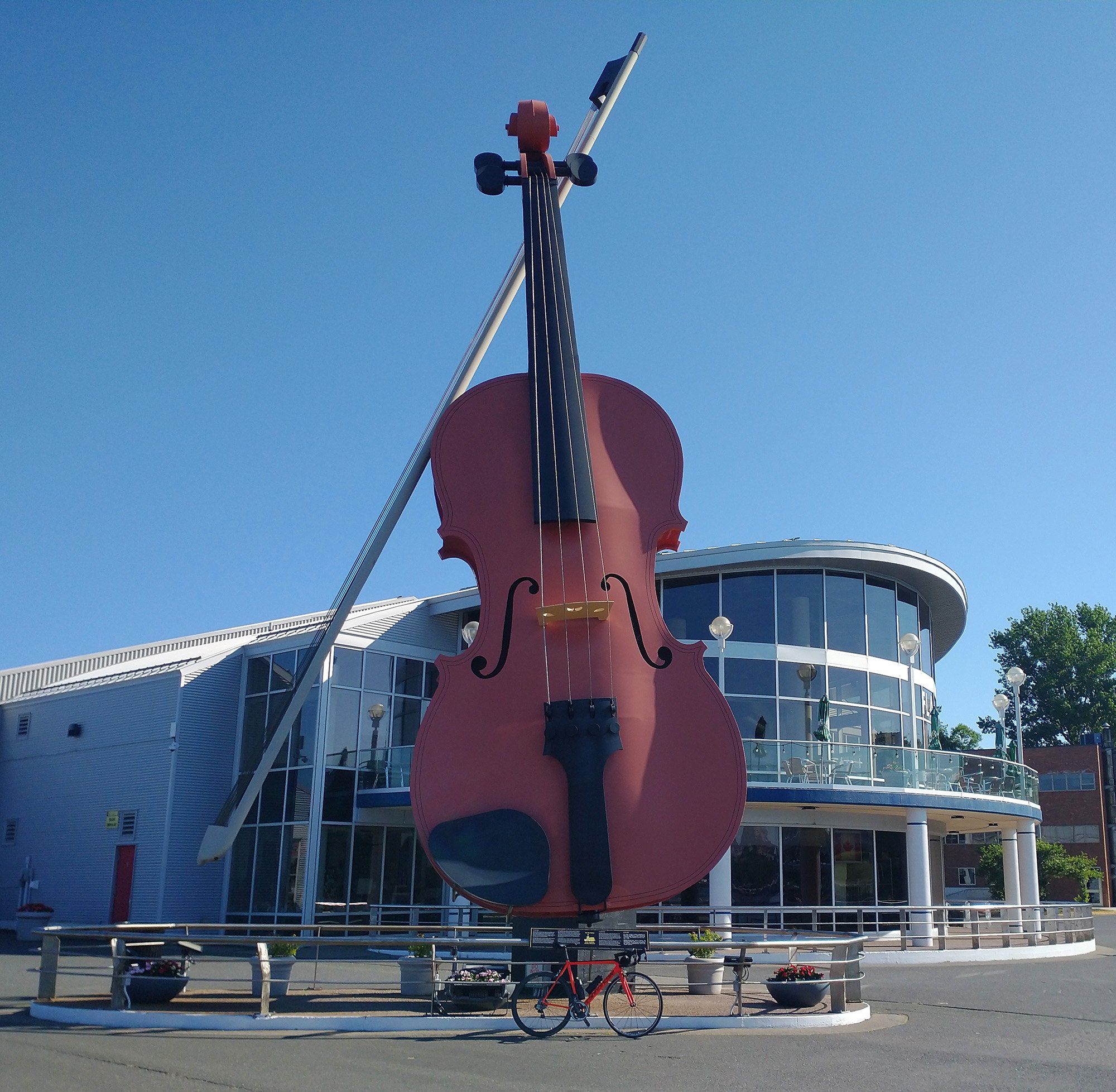 The Big Fiddle in Sydney, next to the visitor center/ port/ stuff!