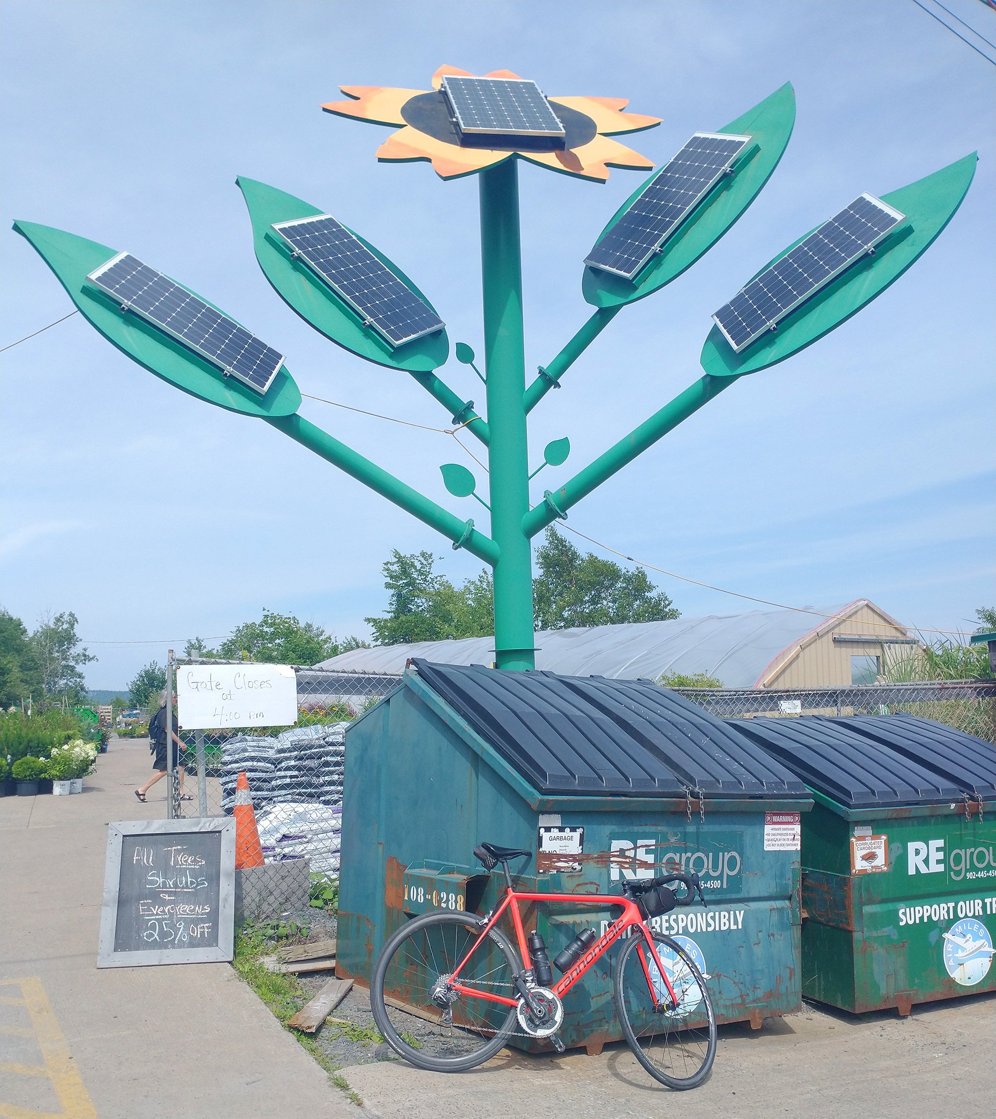 Passed by this cool solar sunflower at a garden center. Love taking pictures of big things and my butt was hurting a lot so it's an excuse to get off the bike.