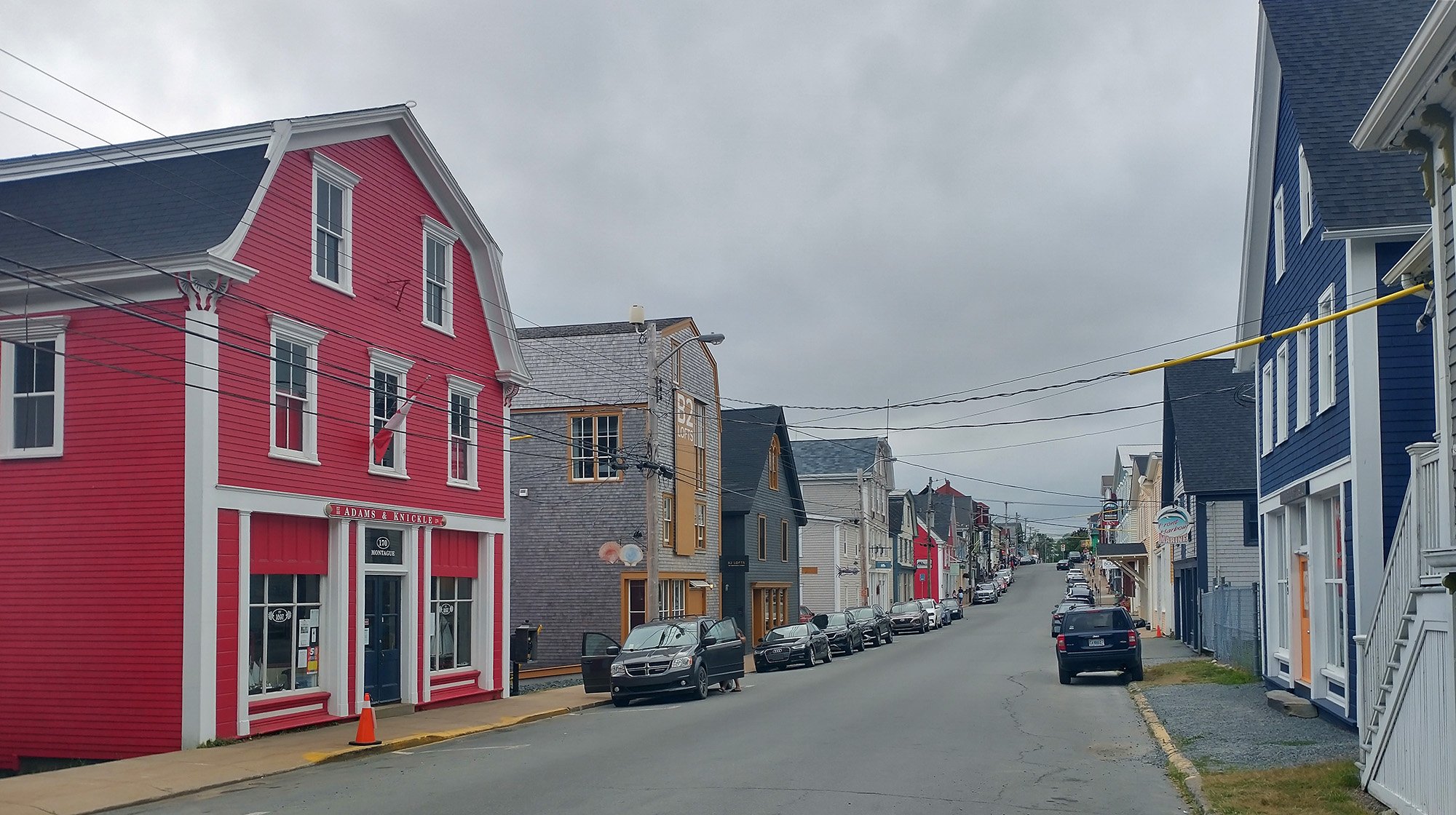 The town has a few old timey streets near the harbor.