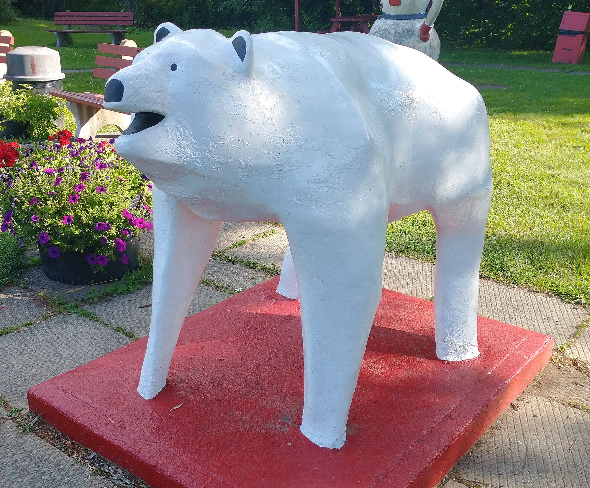 This awesome bear statue at an Ice Cream shop. God bless whoever made this. Thank you.