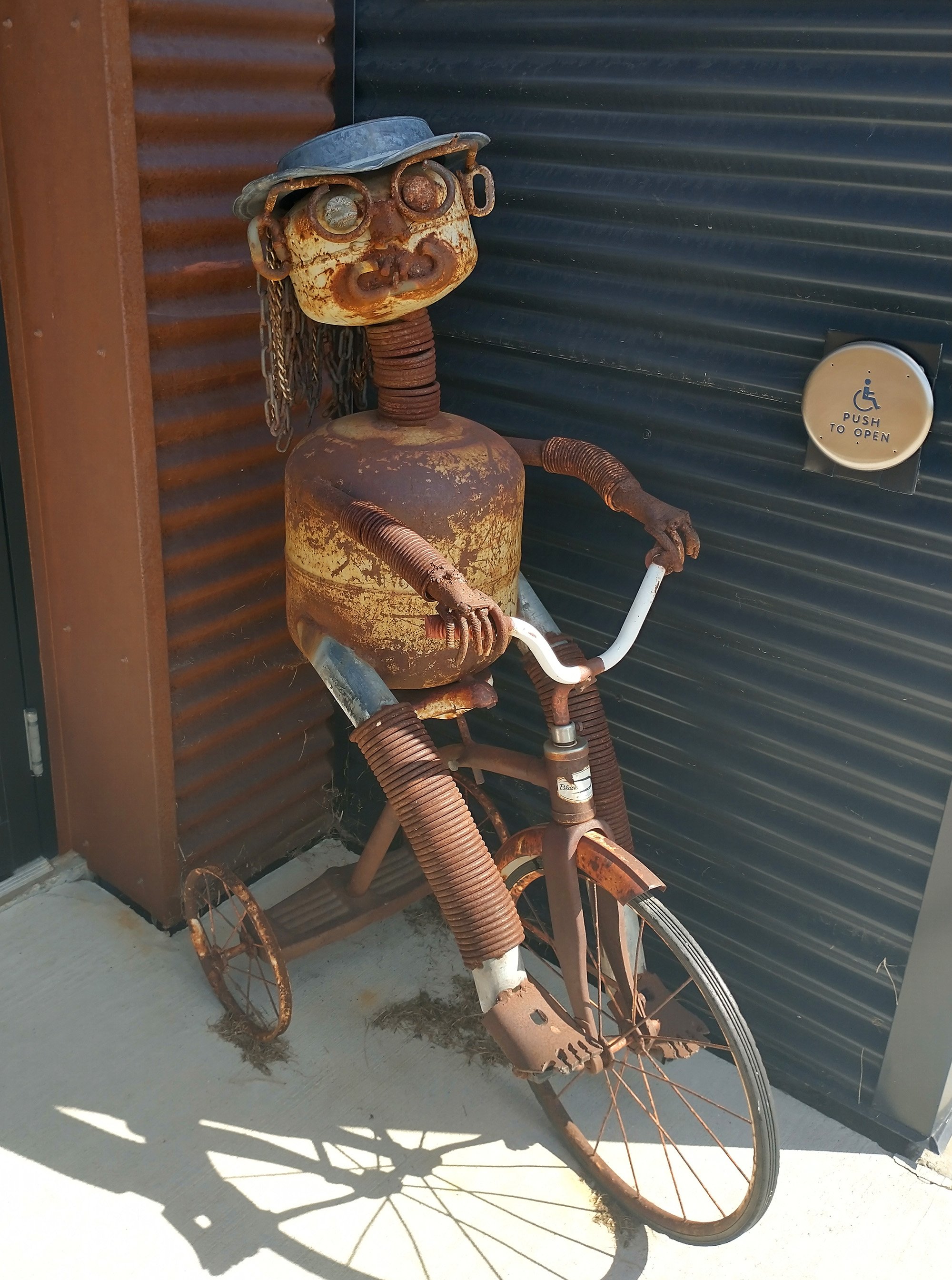 Little creepy tricycle robot hanging out in the doorway. Why did you make this, person? Why?