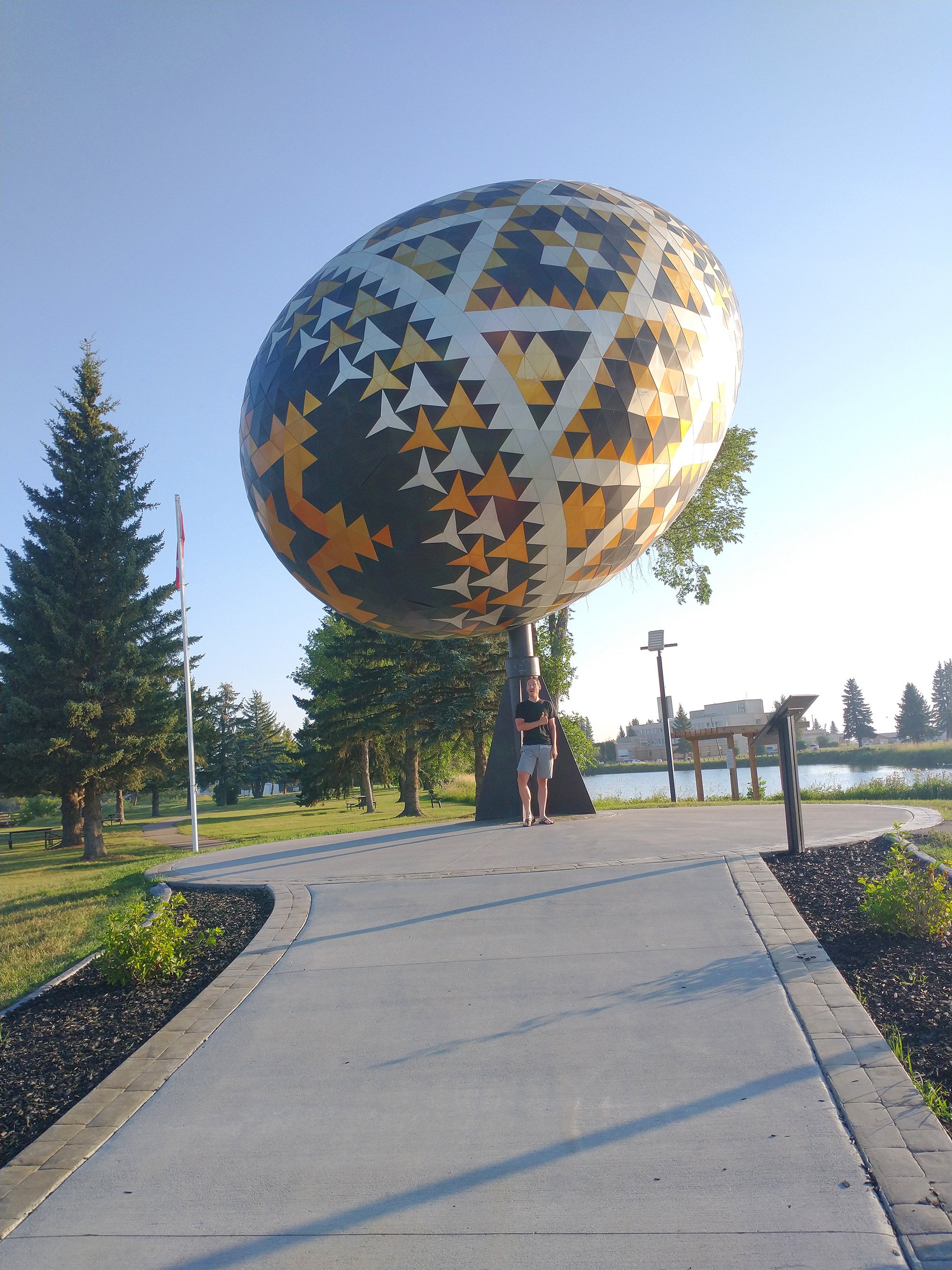 Started the morning in Vegreville, home of the largest Pyanka. Some kind of Ukraine thing I dunno.