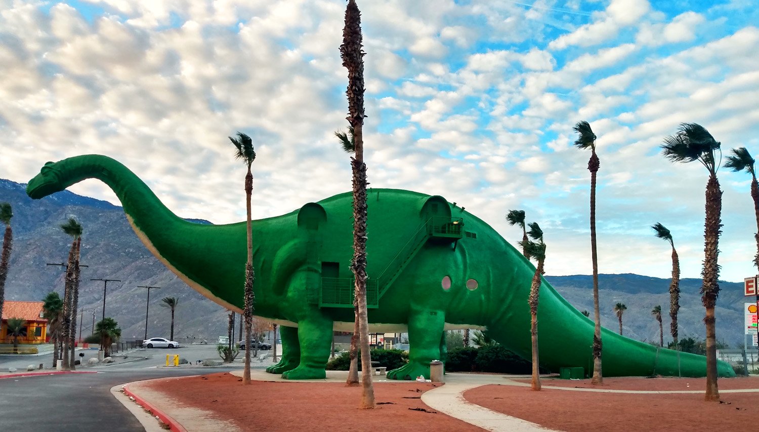 Then onward to the east to the famous (?) Cabazon Dinosaurs. I believe it used to be a restaurant.