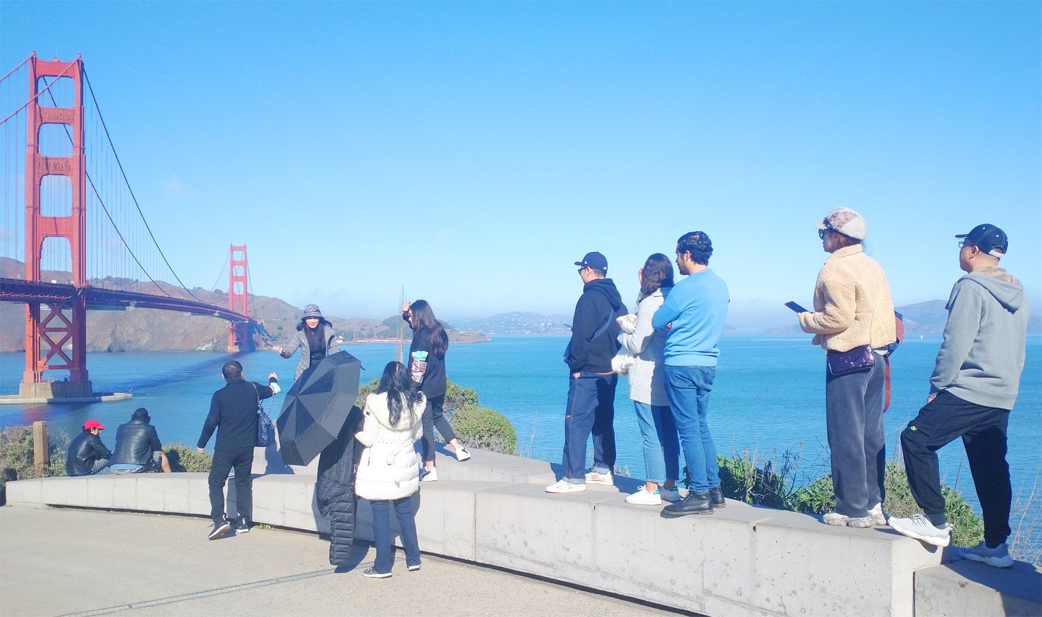 The line to take pictures to the Golden Gate bridge. 