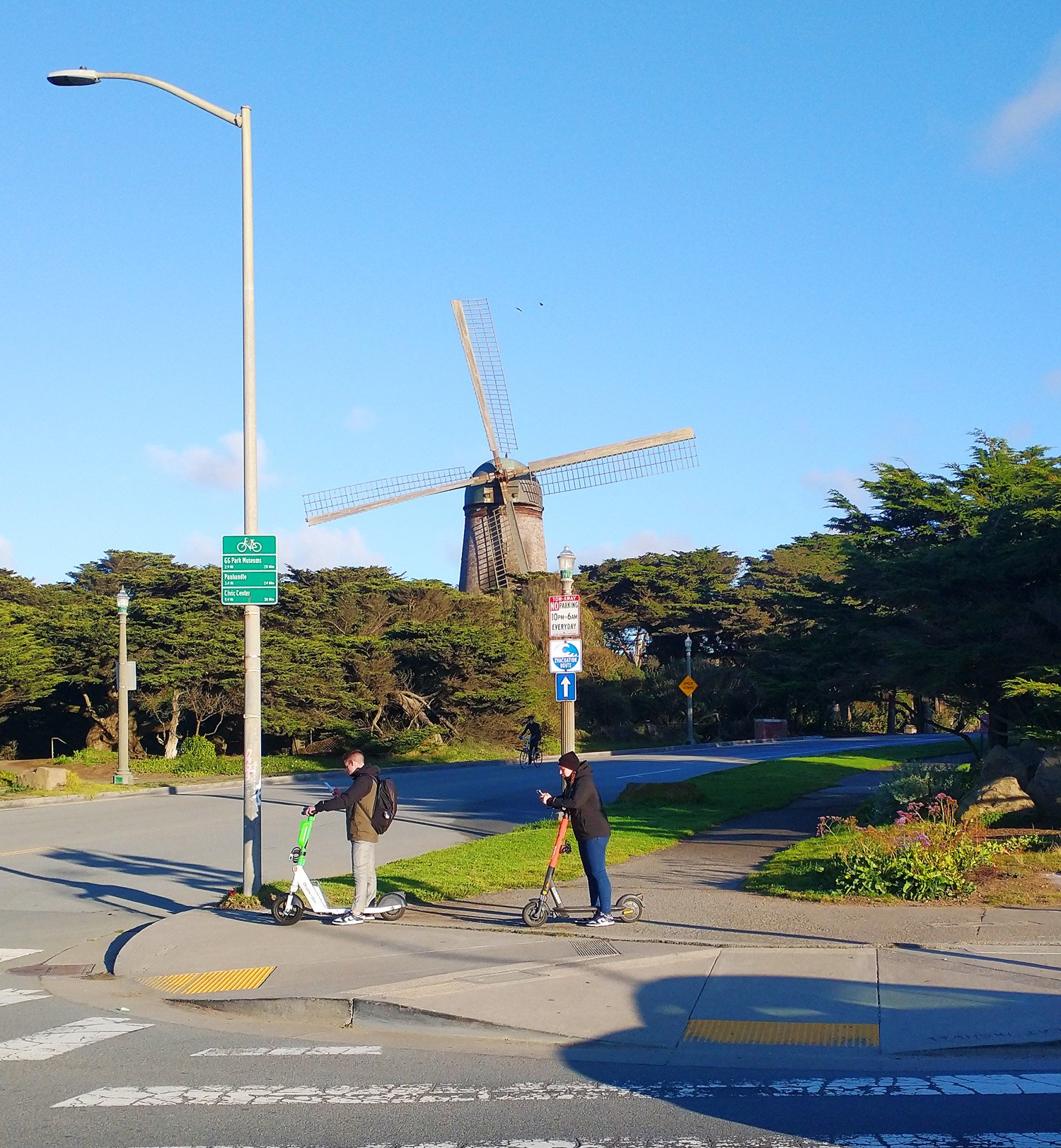 Turning into Golden Gate park to see the world's largest Dutch Windmill.