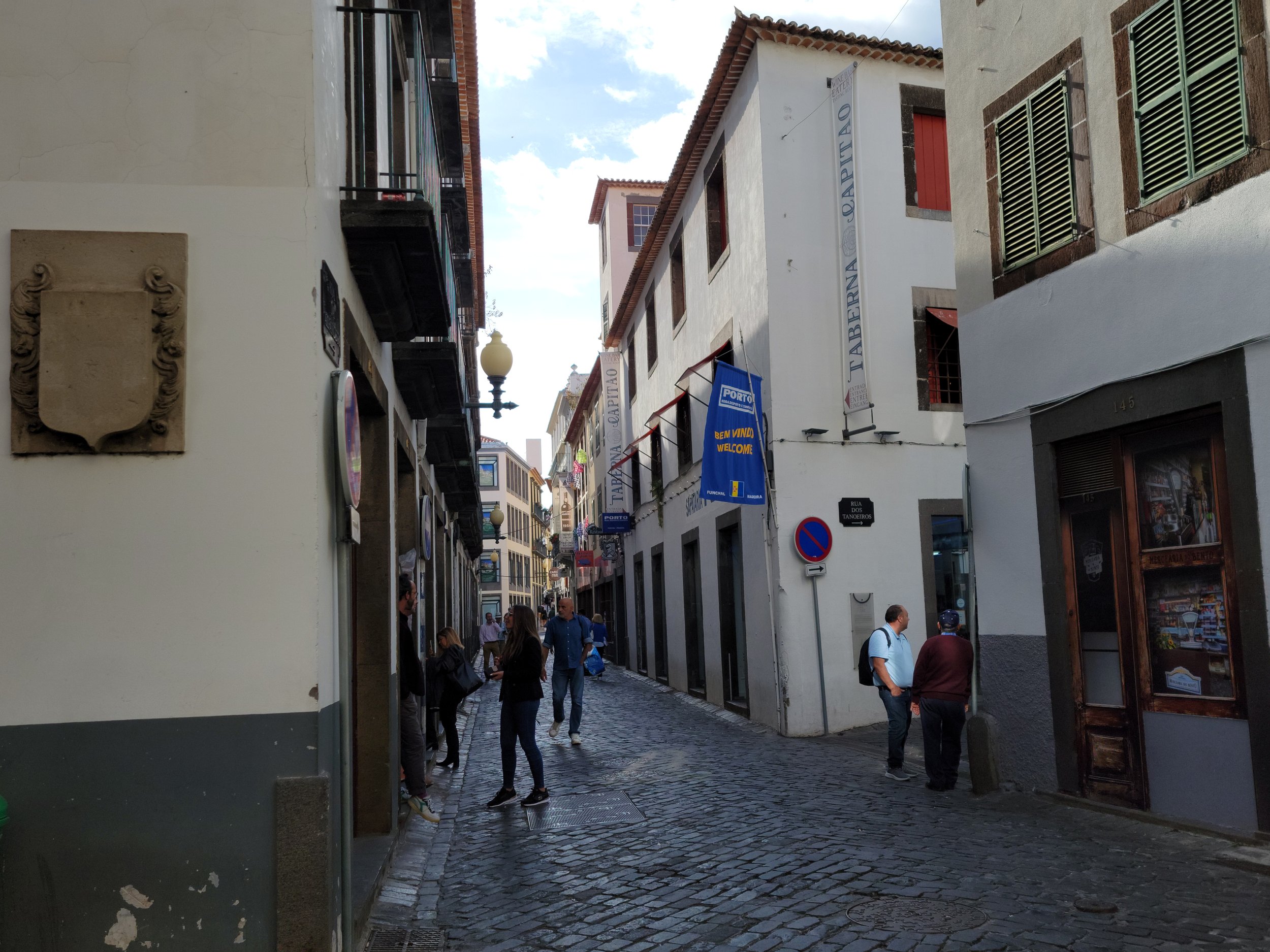 Back in Funchal. The city core consists of many streets such as this one, on cobblestone, with lots of little shops and restaurants.