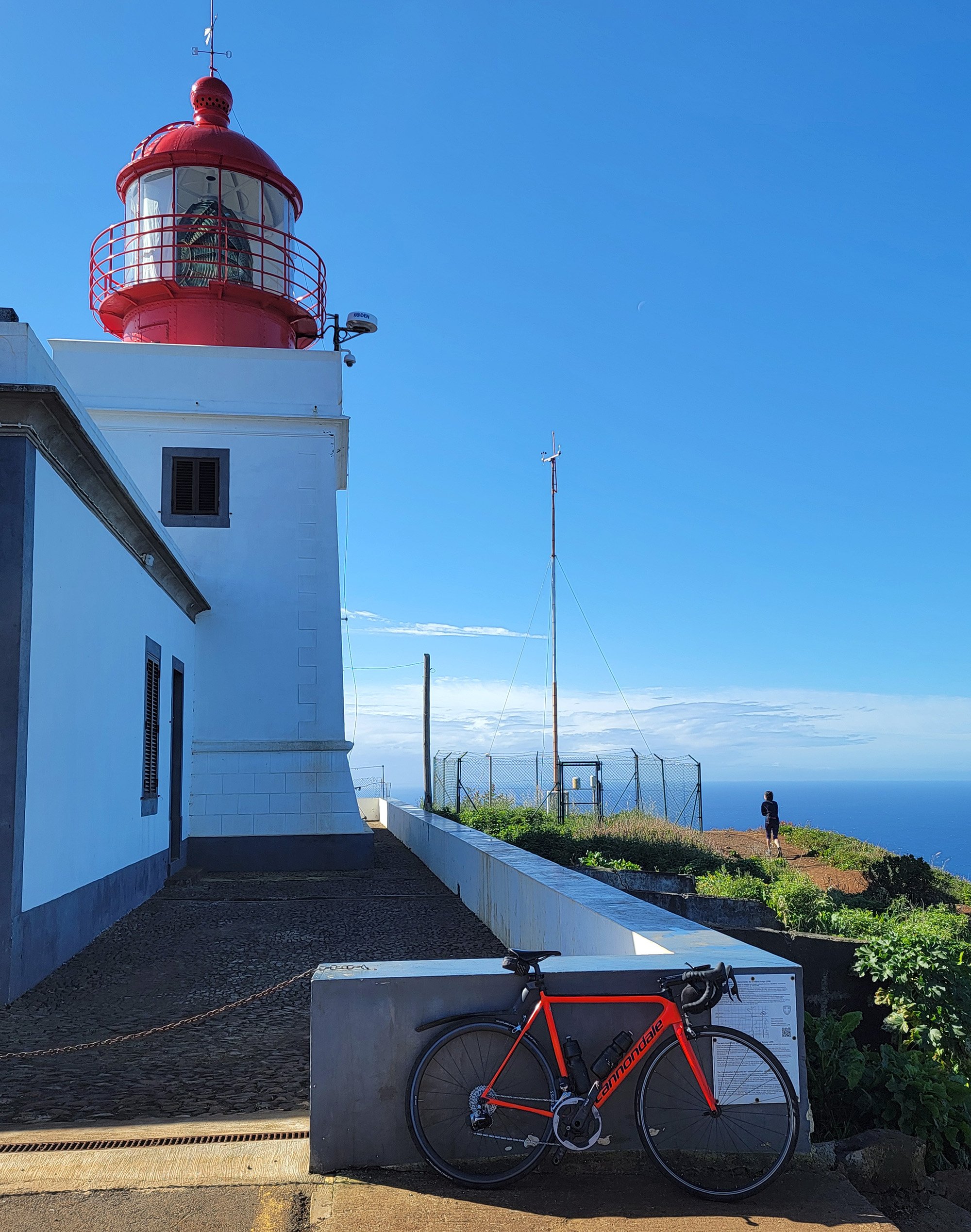 From Ponto Del Pargo you can go down to this lighthouse and check out the cliffs.
