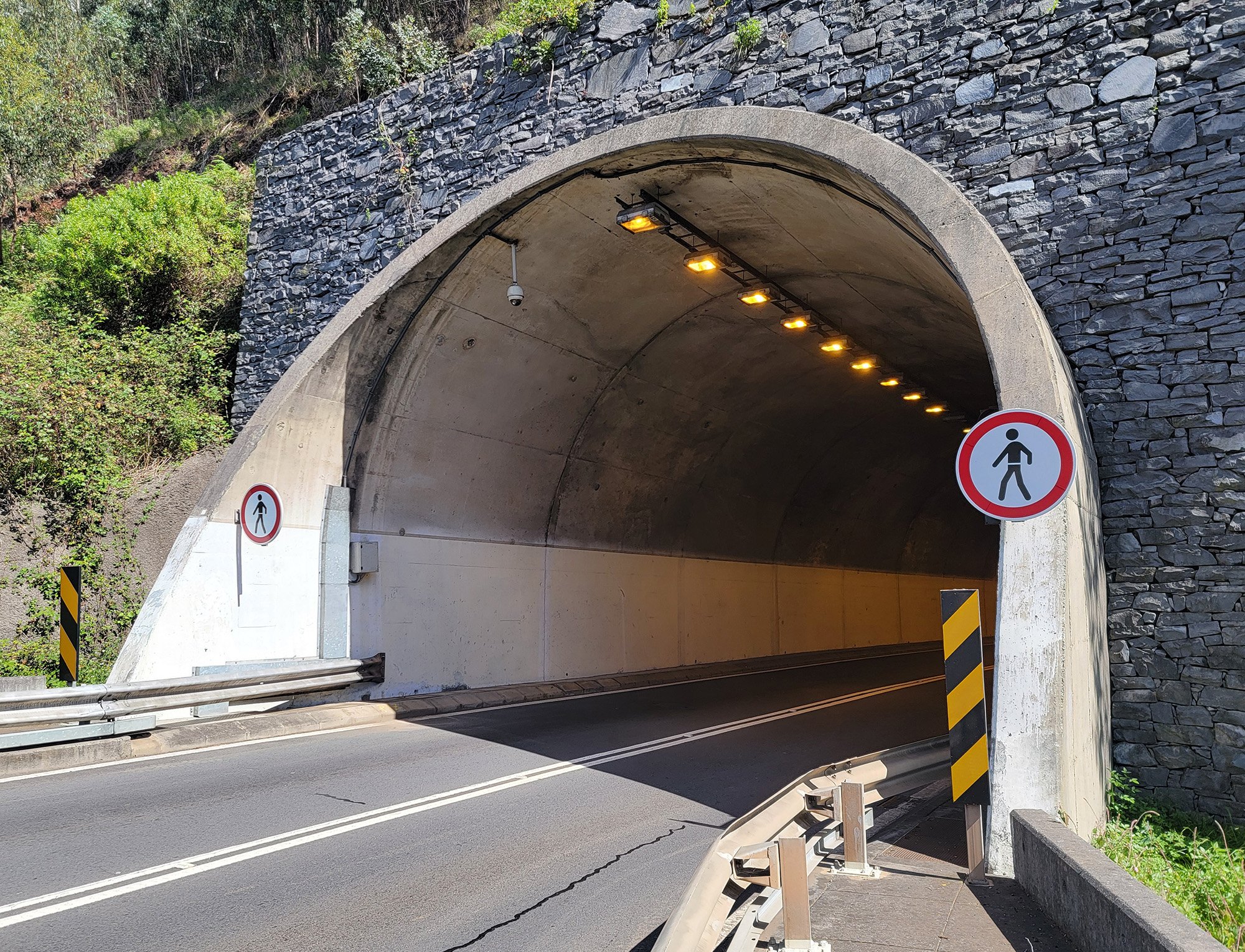 Unfortunately the only way back to Funchal from there goes through about 20-25km of these tunnels...