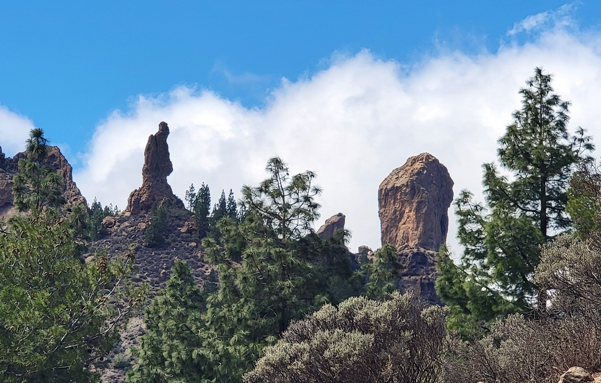 As close as I got to the Roque Nueblo. You have to hike about 1.5km on dirt to get next to it and take your Instagram selfie. I am above such things.