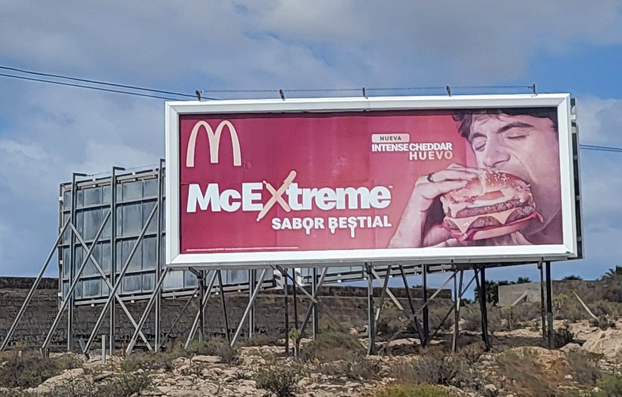Just a pic of my favorite ad from Spain. He's just loving his overpriced fast food greaseball. Look at him.