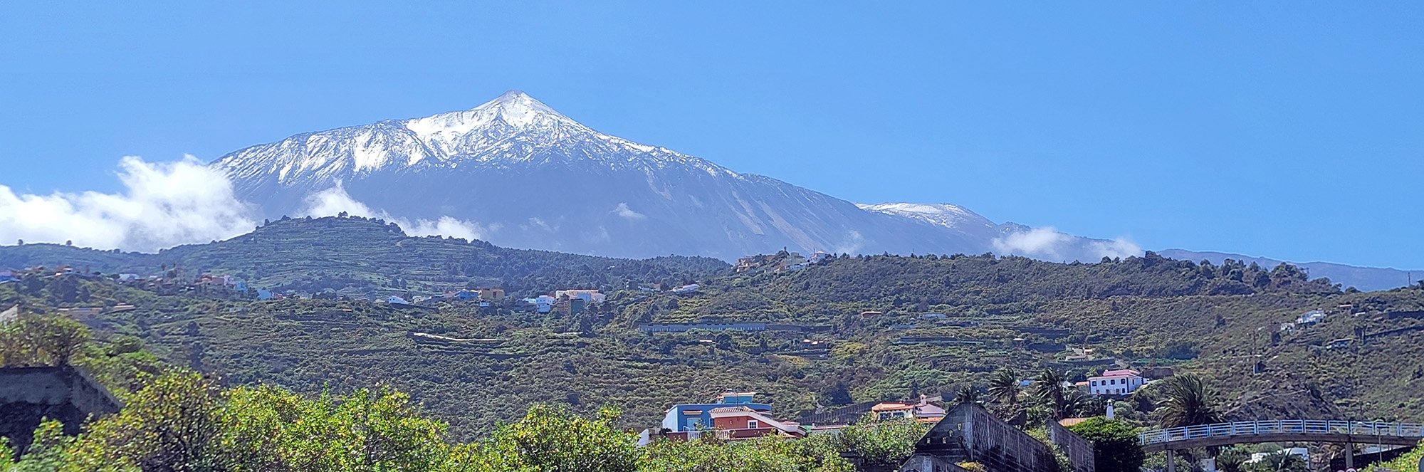 When you get a clear day Teide is just an absolutely crazy thing to witness from the North side. The snow still hadn't melted. How does it even snow there? The clouds don't reach.