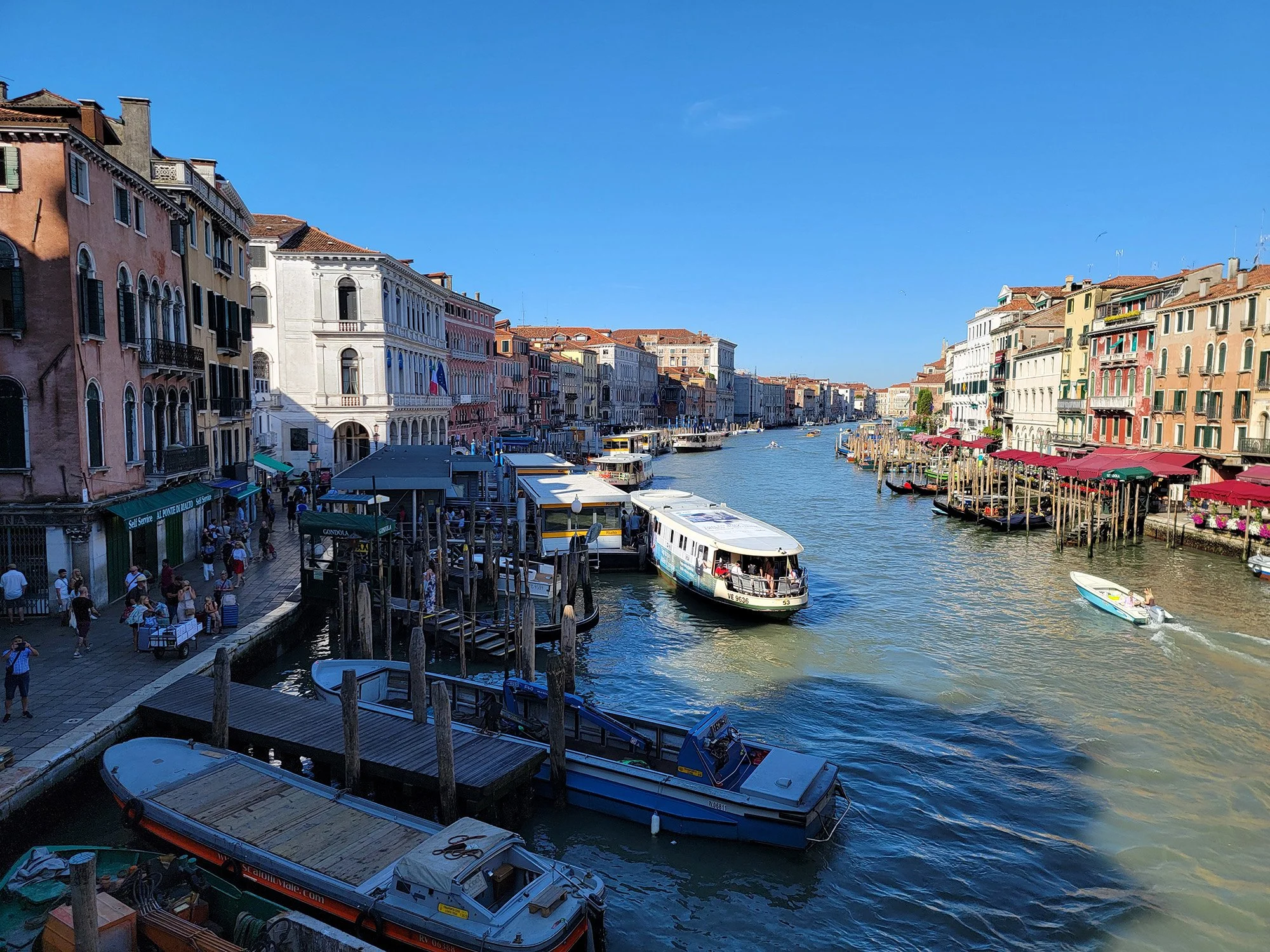 When you get to the grand canal it's almost stunning how wide open things become. Very sharp contrast with the city itself