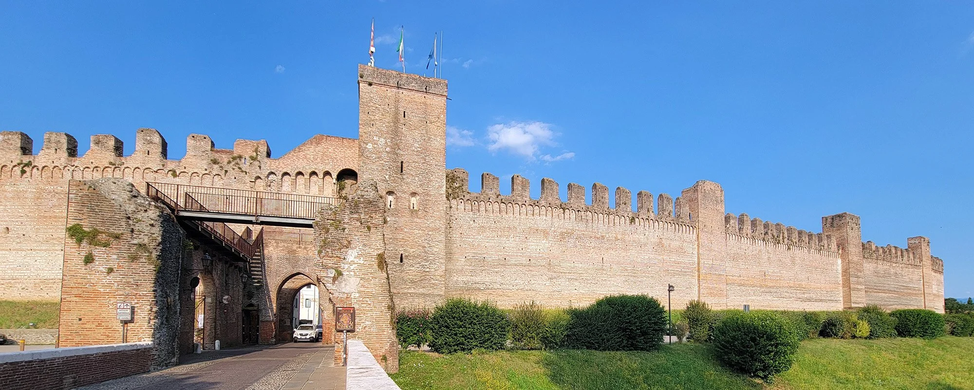 First stop was the town of Citadella. Still has its castle walls + moat combo with an entire town inside.