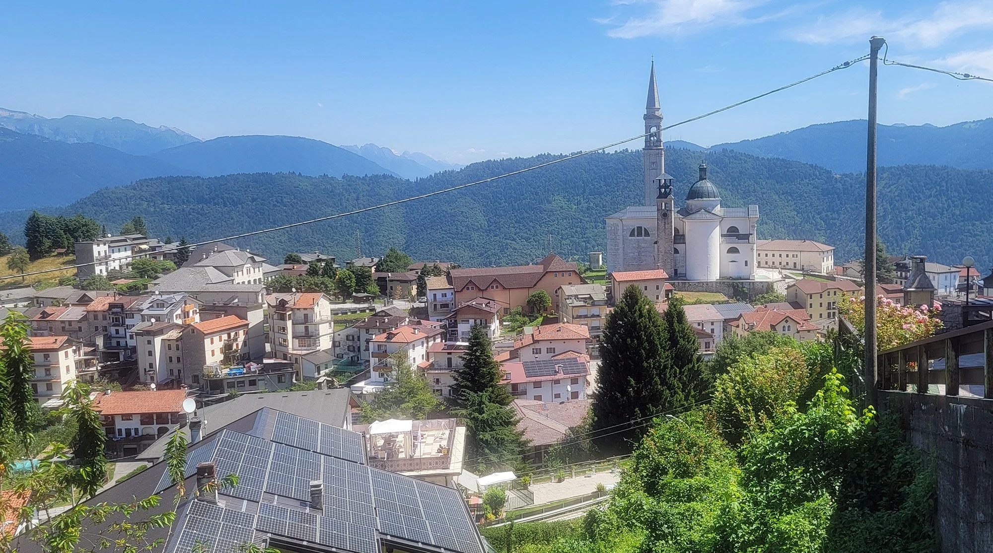 The plateau has several charming little towns set on each high point of the ridge