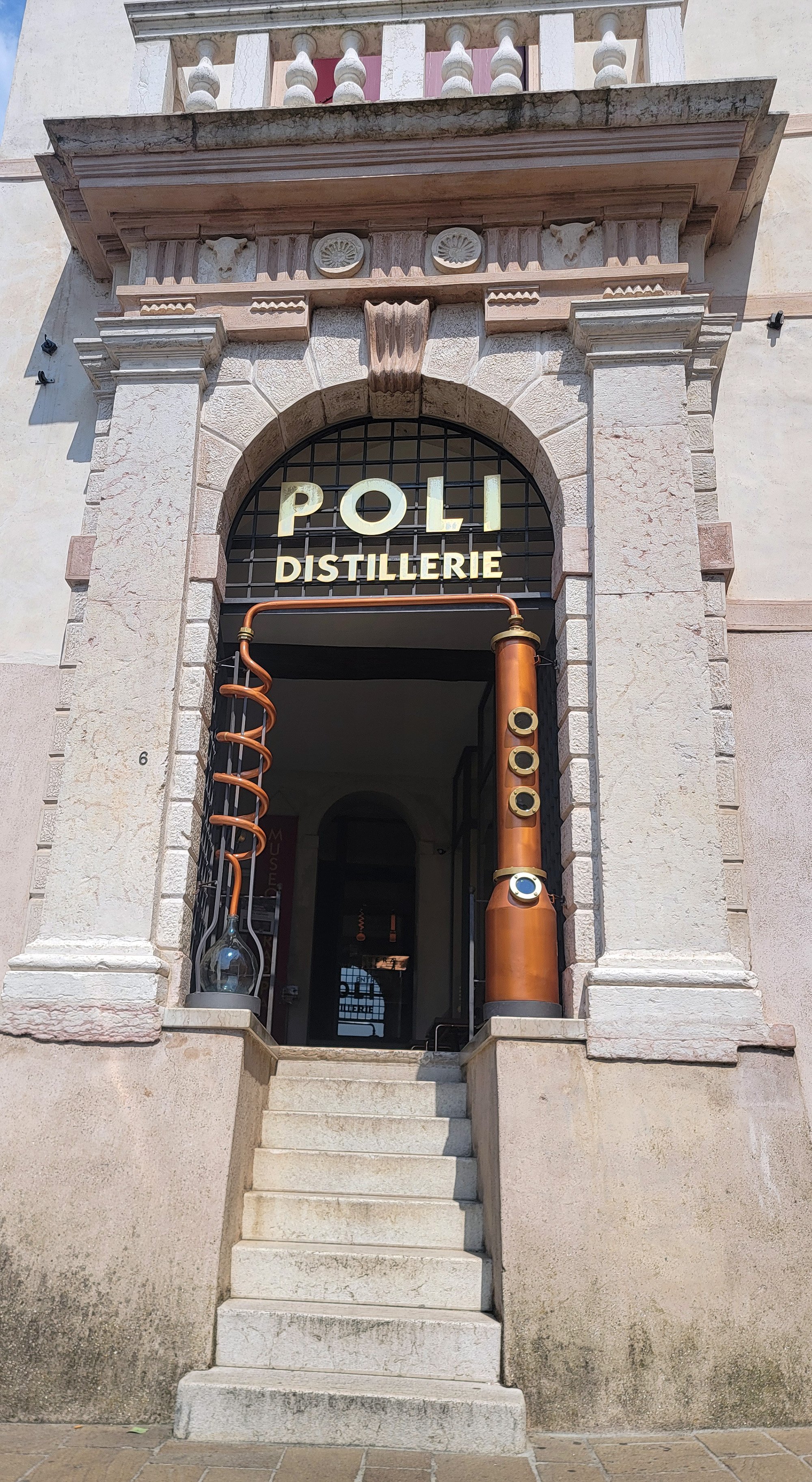 The museum is conveniently located right next to the Ponte Vecchio in the heart of all the touristic stuff.