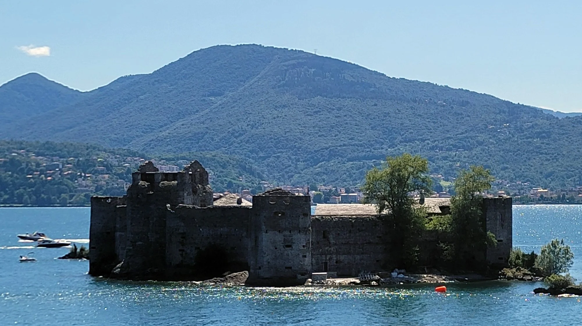 Castelli di Cannero just floating out by itself