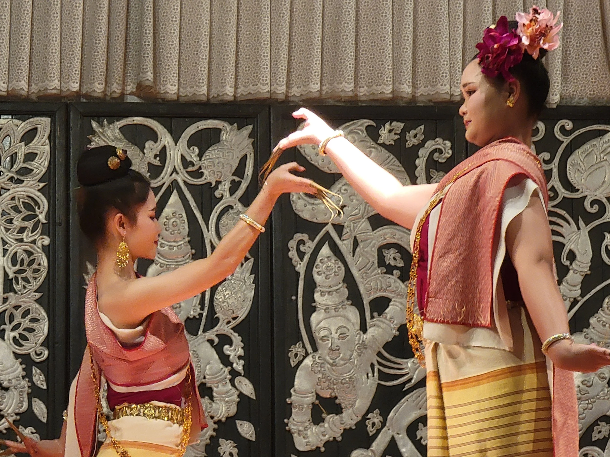 Traditional dance/diner show