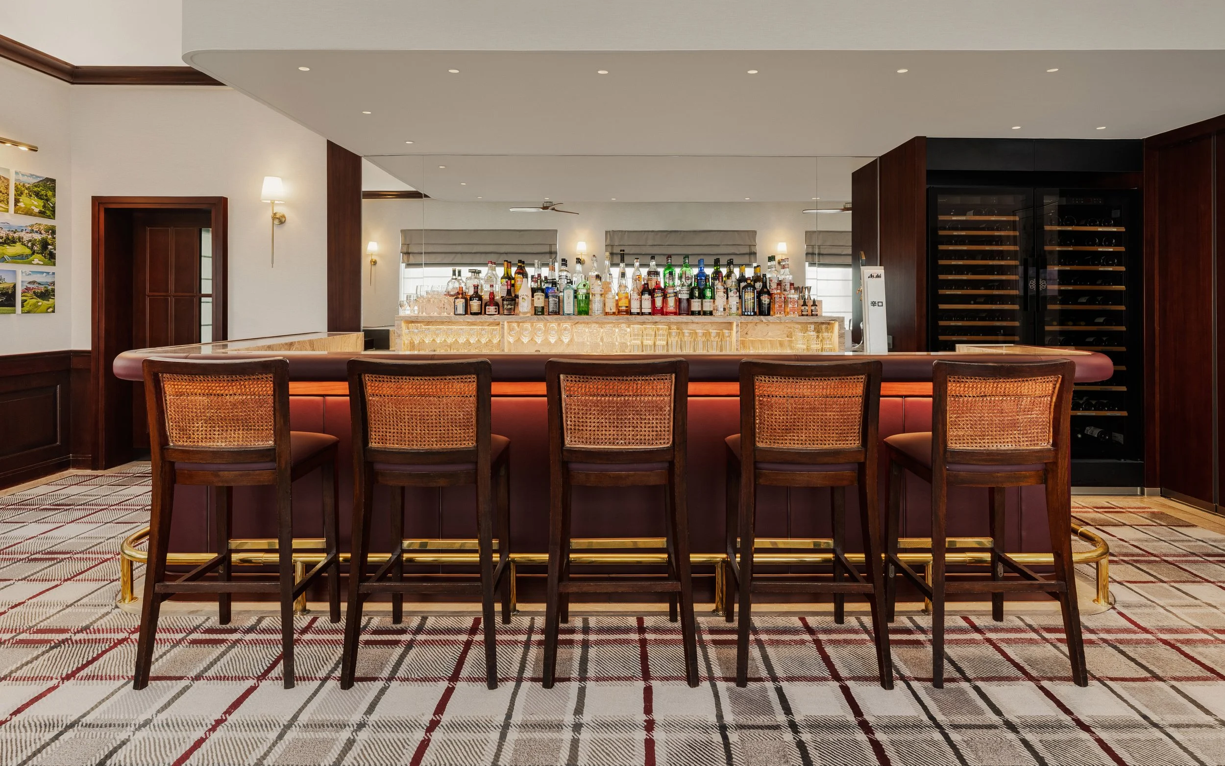 Bar 2B lo-res cropped.jpg