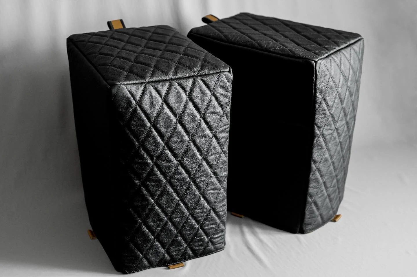 The interior and details of a bespoke project for a pair of @magico_llc A1 stand mount speakers. Spec as follows:

Premium black leather padded outer shell with bespoke embossed diamond stitching (all our diamond stitching is custom in order to corre