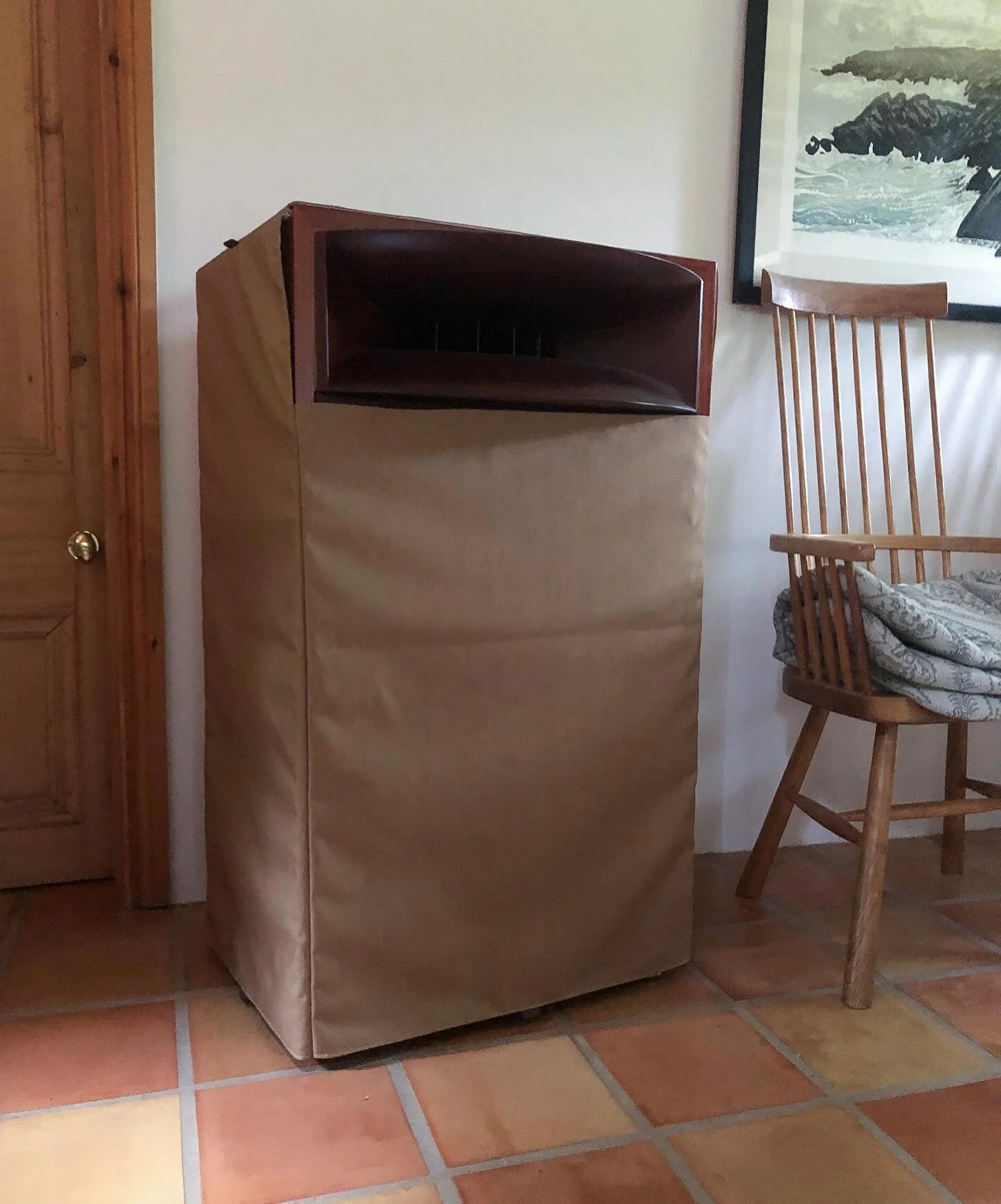 Quick client images of a bespoke project for a pair of large horn design speakers. Spec as follows:

Sand colour premium high denier nylon canvas (waterproof, UV resistant and tear-proof) outer shell.
Natural white microfleece anti-abrasion inner lin