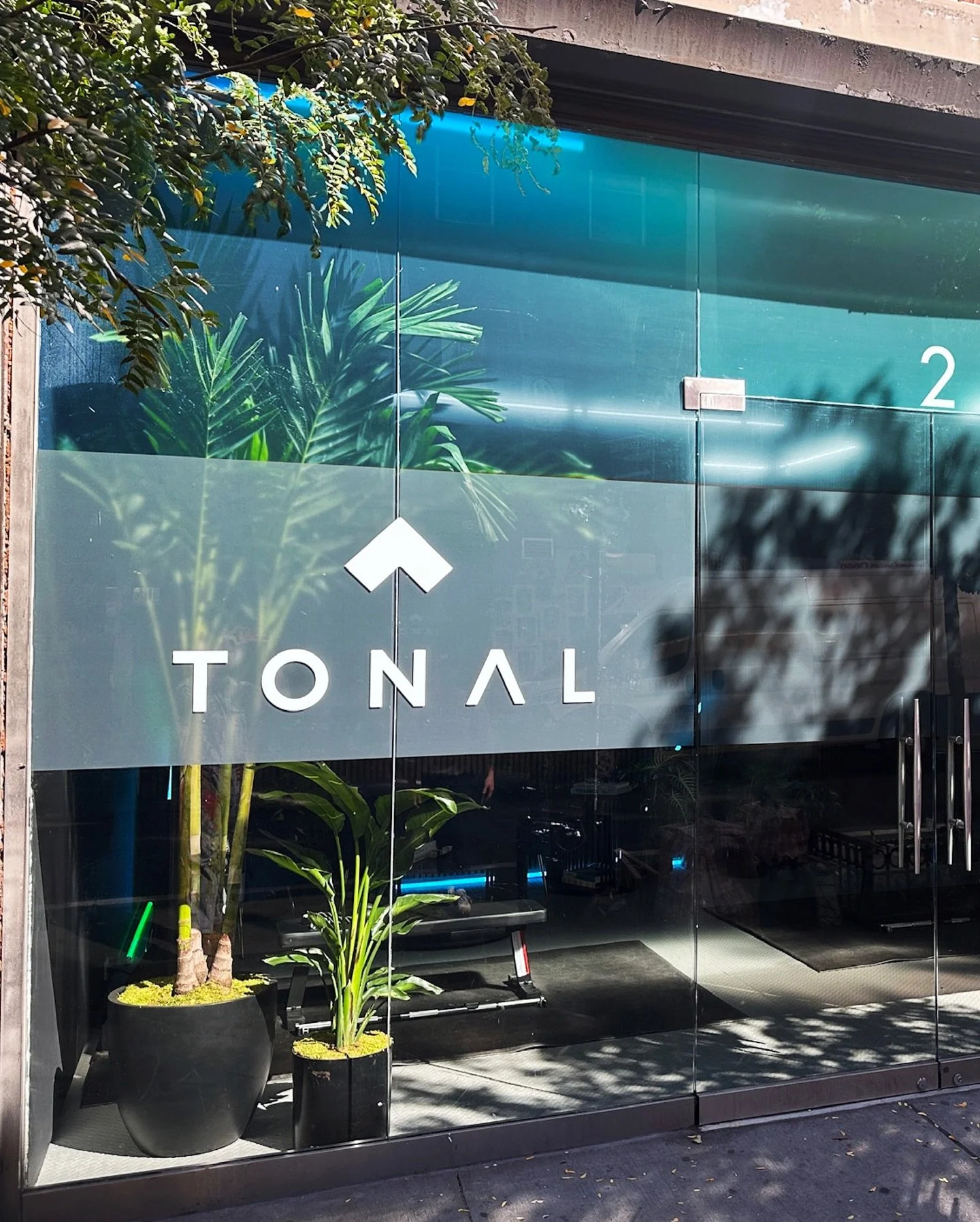 Creating a space that merges form and function — this Tonal pop-up was designed to embody strength through simplicity. Minimal lines, natural textures, and immersive lighting come together to reflect the brand’s sleek approach to connecte