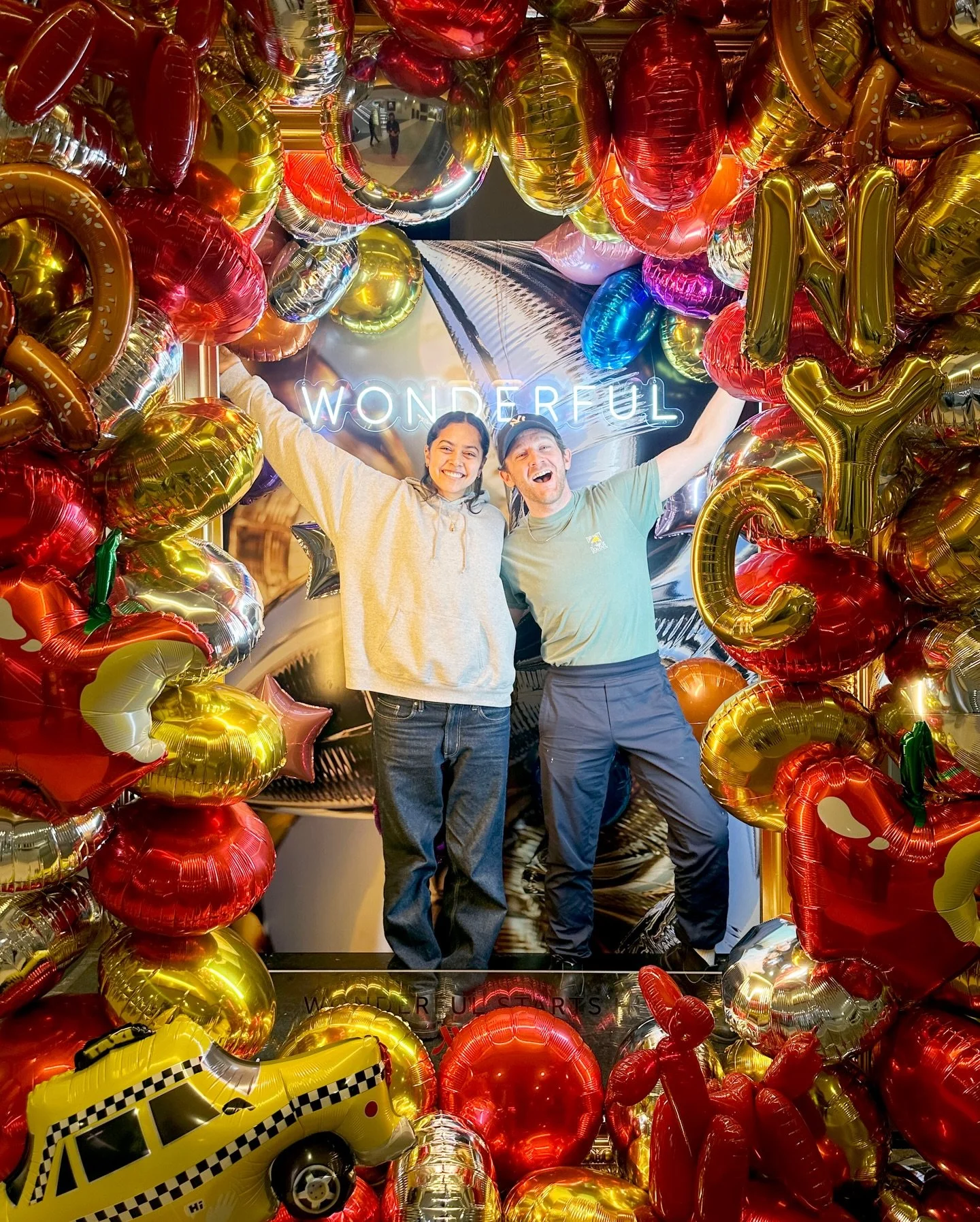 Category is... iconic NYC!  Taxis, pizzas, hot dogs (no ketchup or mustard needed here), pretzels!  We REALLY wanted a pigeon, rat or garbage can but they just don't make those in balloon form... hhhmmmmm.  Shame.  New business idea?  We need more we