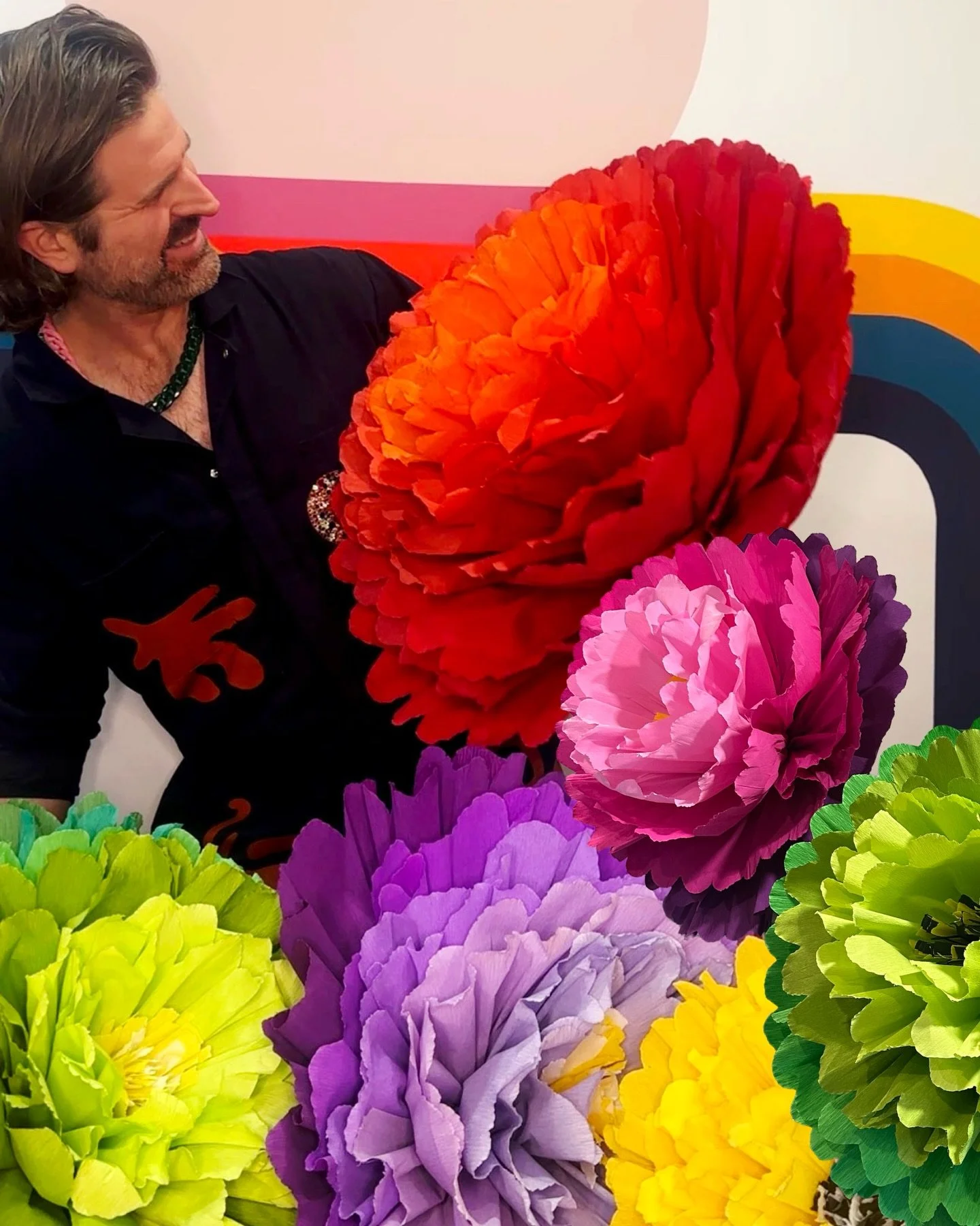 From prototyping in my apartment to full fabrication in the studio alongside so many talented hands, these crepe flowers were a joy to bring to life.

Over 100 blooms filled the space with vibrant color and texture before making their way to @frances